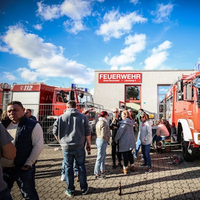 Eins der Wahllokale in Burscheid ist bei der Feuerwehr in Paffenlöh