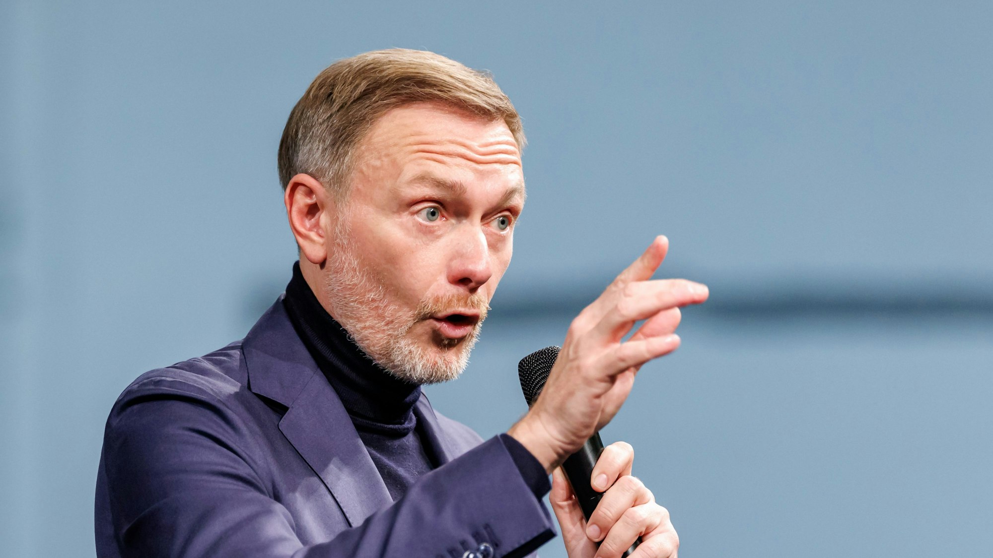 Christian Lindner, Bundesvorsitzender der FDP, spricht während einer Wahlkampfveranstaltung im Ofenwerk.