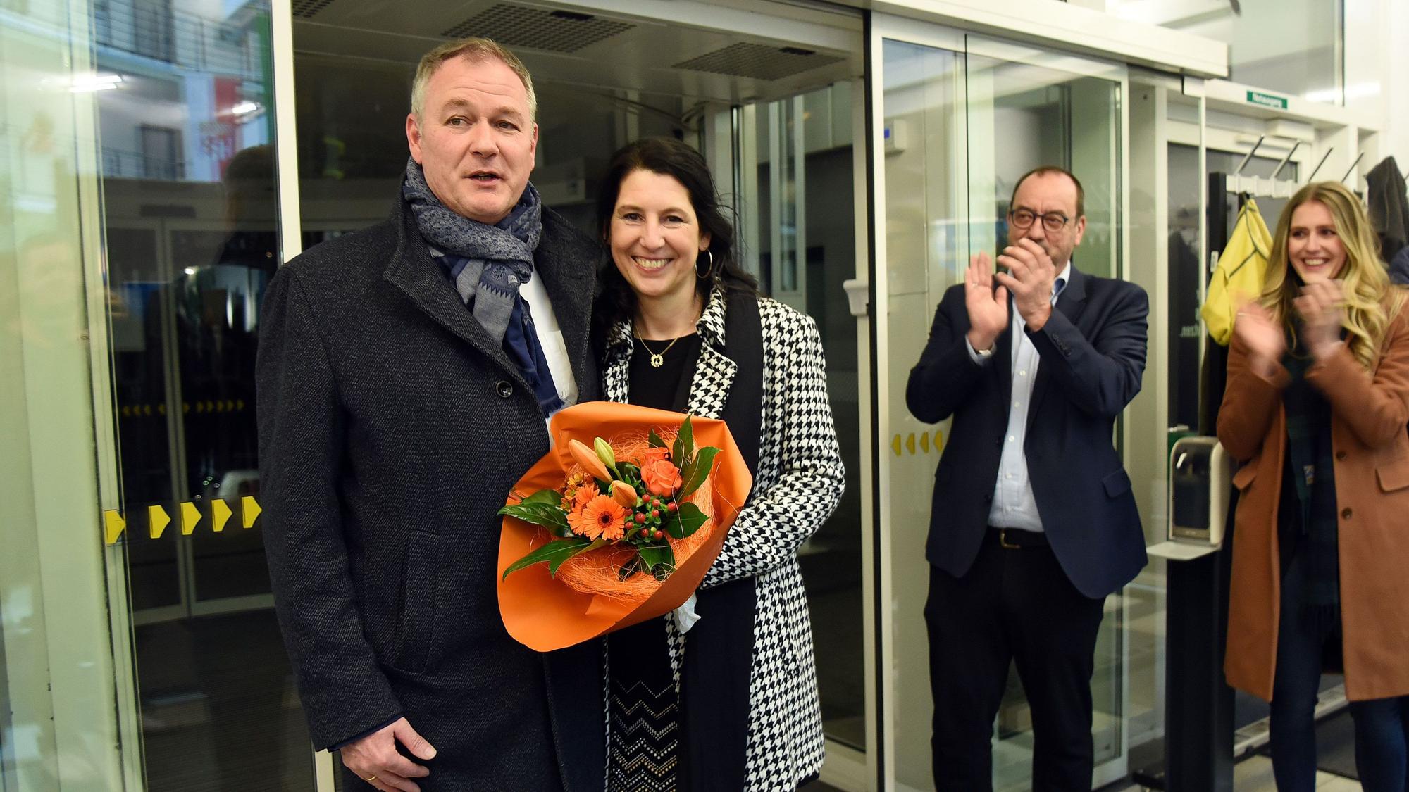 Carsten Brodesser und seine Frau Mona erhielten im Kreishaus Applaus.