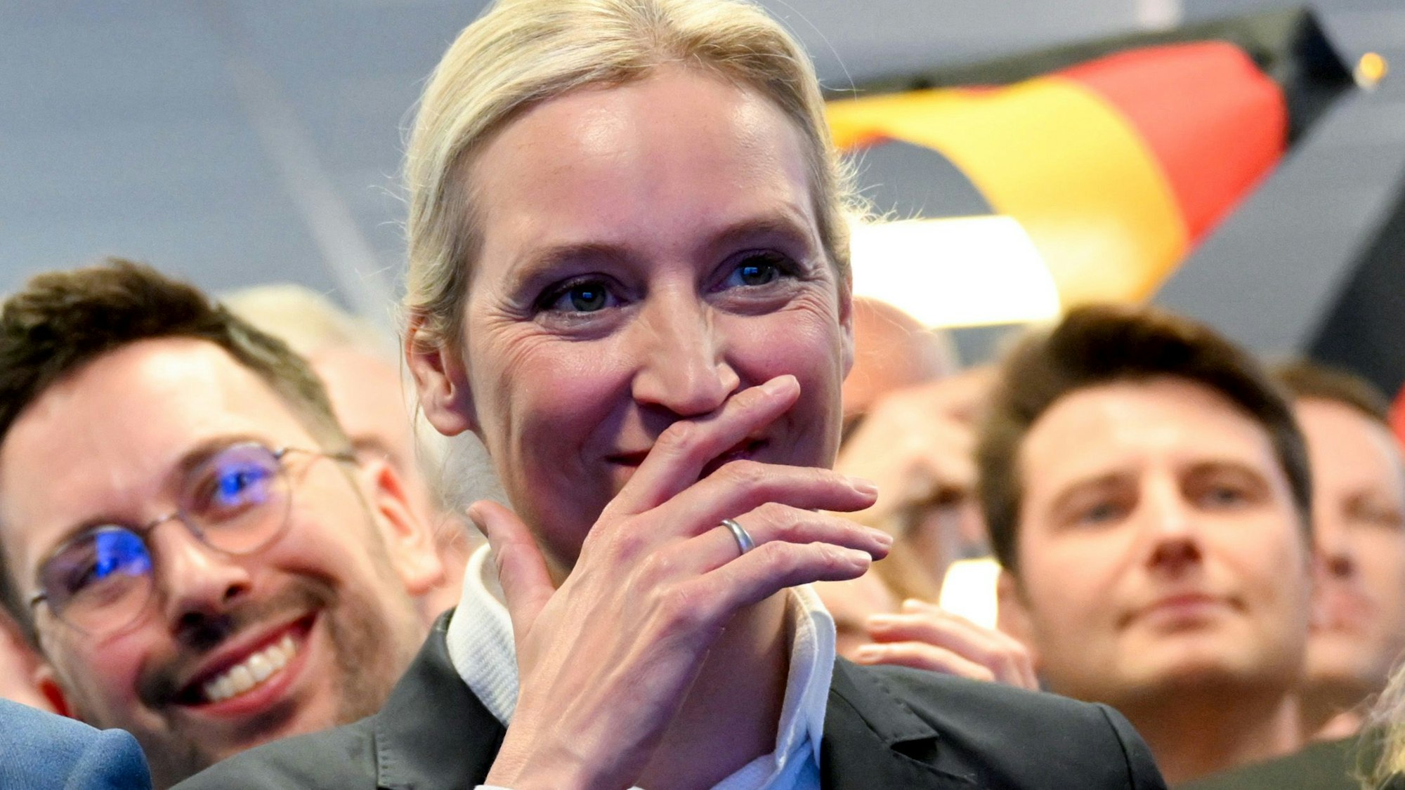 Alice Weidel, Bundesvorsitzende und Kanzlerkandidatin der AfD, reagiert bei der Wahlparty der AFD in der AfD Bundesgeschäftsstelle.