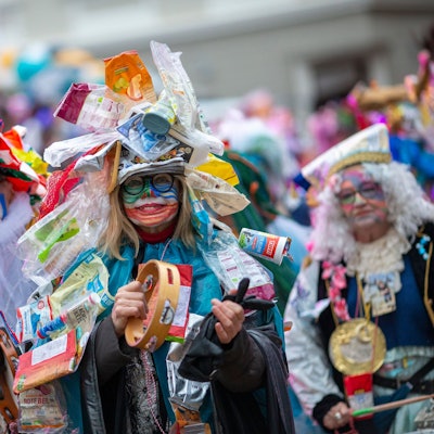 Szene vom Rosenmontagszug in Köln. Viele Kölner können sich ein Leben ohne Karneval nicht so richtig vorstellen.