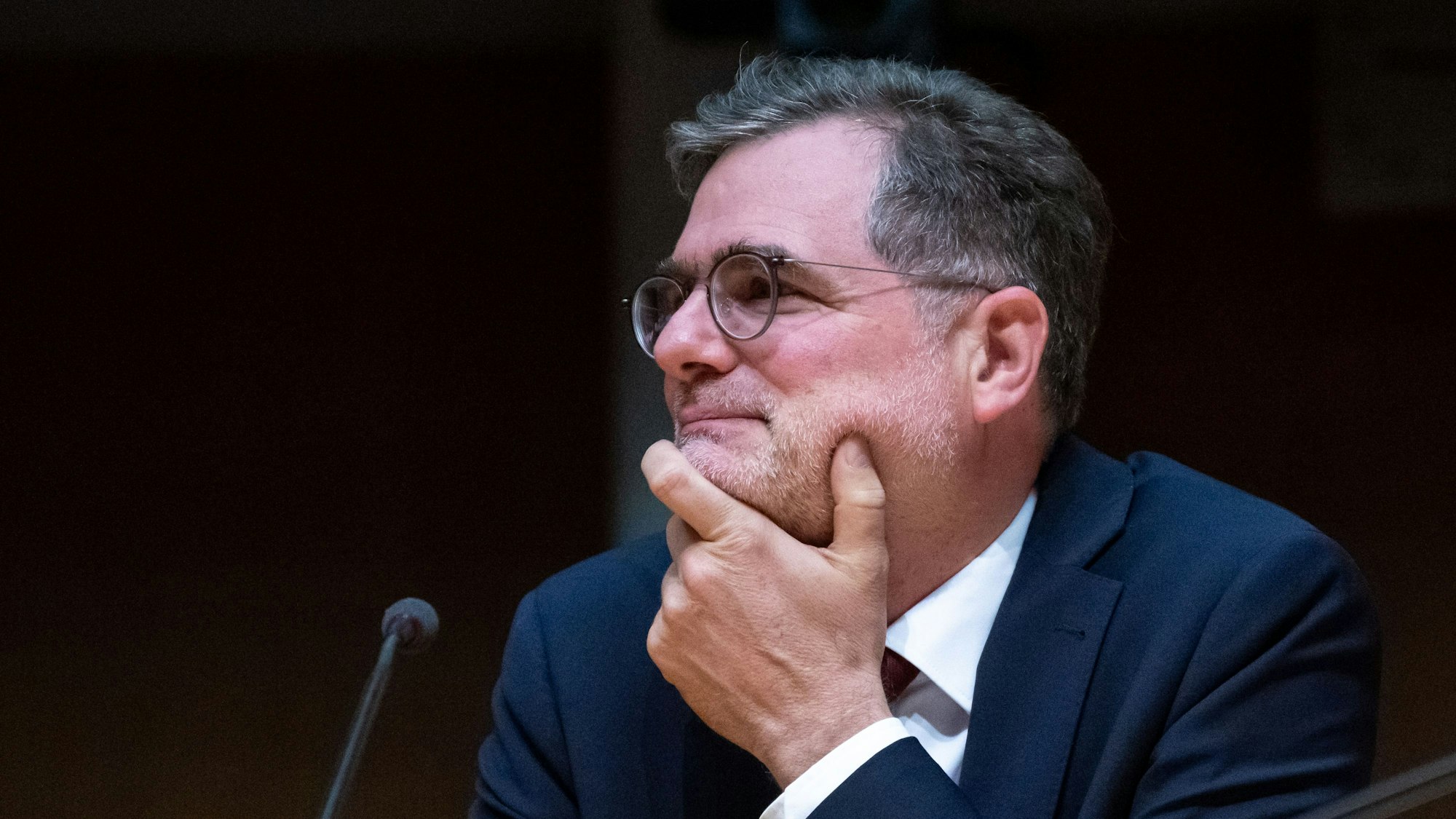 Wolfgang Schmidt (SPD), Chef des Bundeskanzleramtes, sitzt bei der Sitzung des Untersuchungsausschusses zum Atomausstieg. (Archivbild)