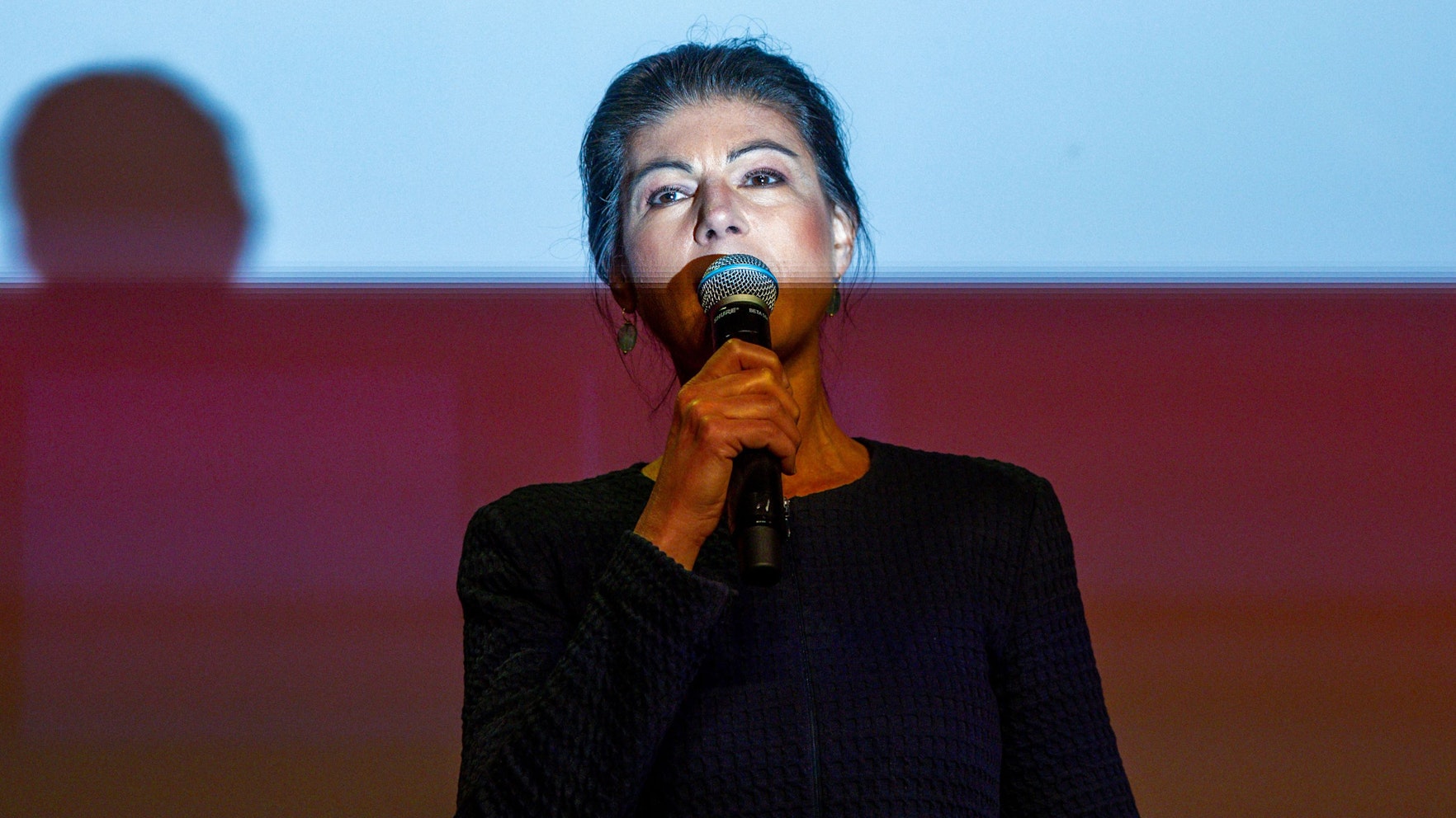 Sahra Wagenknecht, Spitzenkandidatin und Parteivorsitzende vom Bündnis Sahra Wagenknecht BSW, spricht bei der Wahlparty vom BSW.