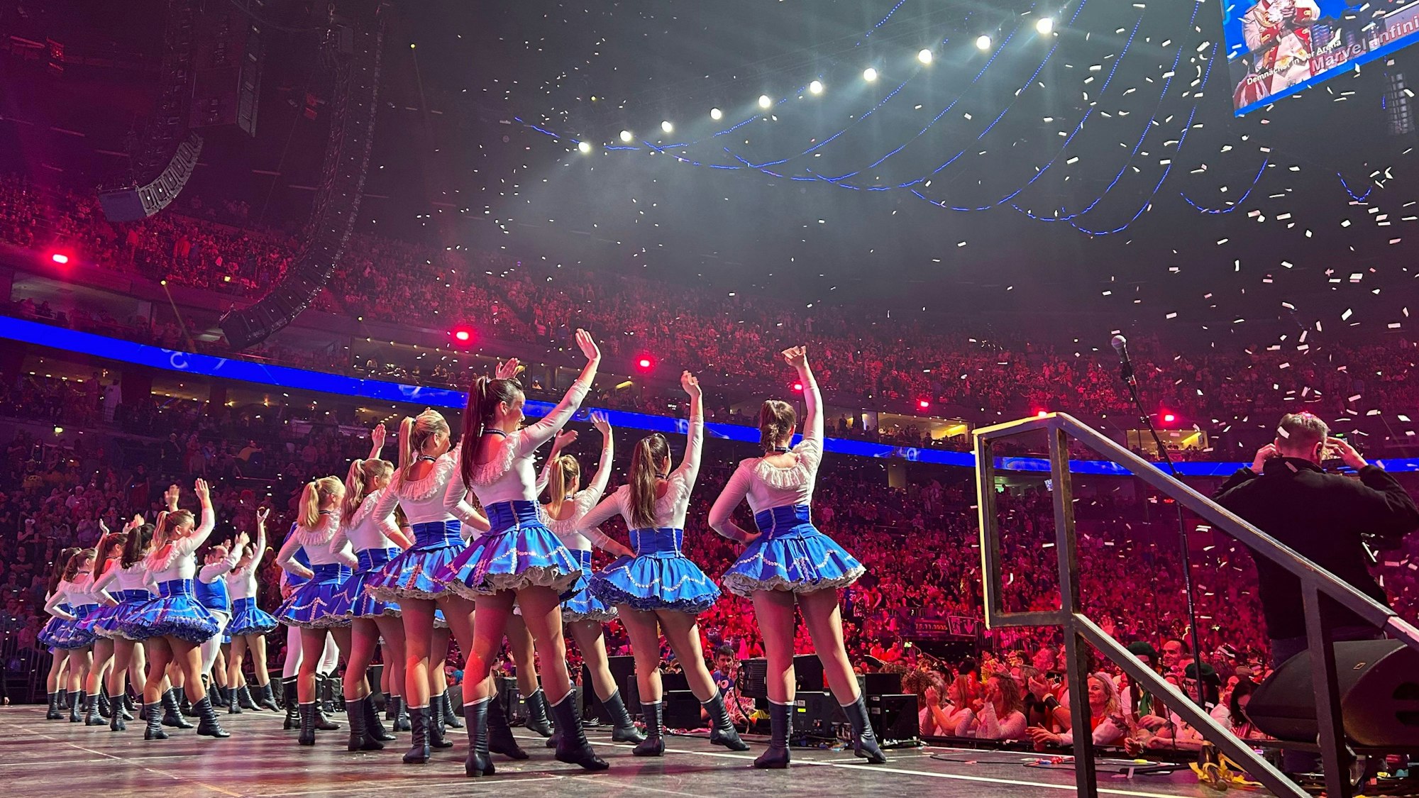 Die Rheinveilchen in der Lanxess-Arena.
