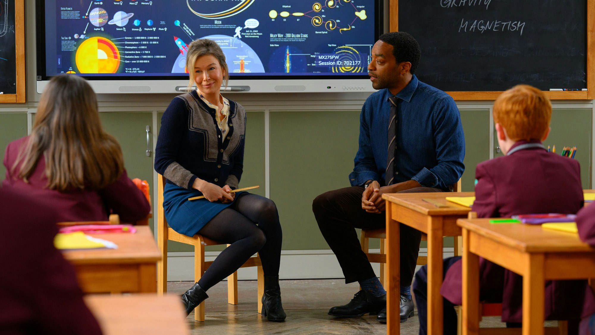 Bridget Jones (Renee Zellweger, l-r) und Mr. Walliker (Chiwetel Ejiofor) in einer Szene des Films „Bridget Jones · Verrückt nach ihm“