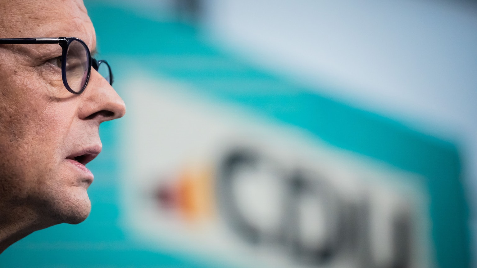 24.02.2025, Berlin: Friedrich Merz, CDU-Bundesvorsitzender und CDU/CSU-Fraktionsvorsitzender im Bundestag, spricht während einer Pressekonferenz nach der Sitzung des CDU-Vorstands.