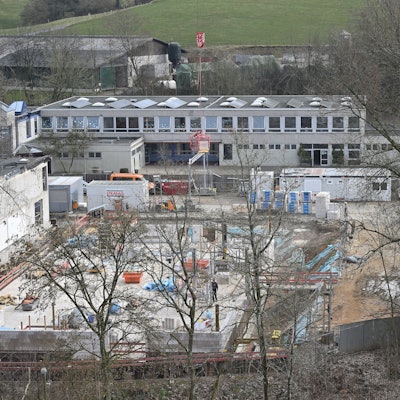 Das Foto zeigt die Umbauarbeiten auf dem Schukgelände in Kürten