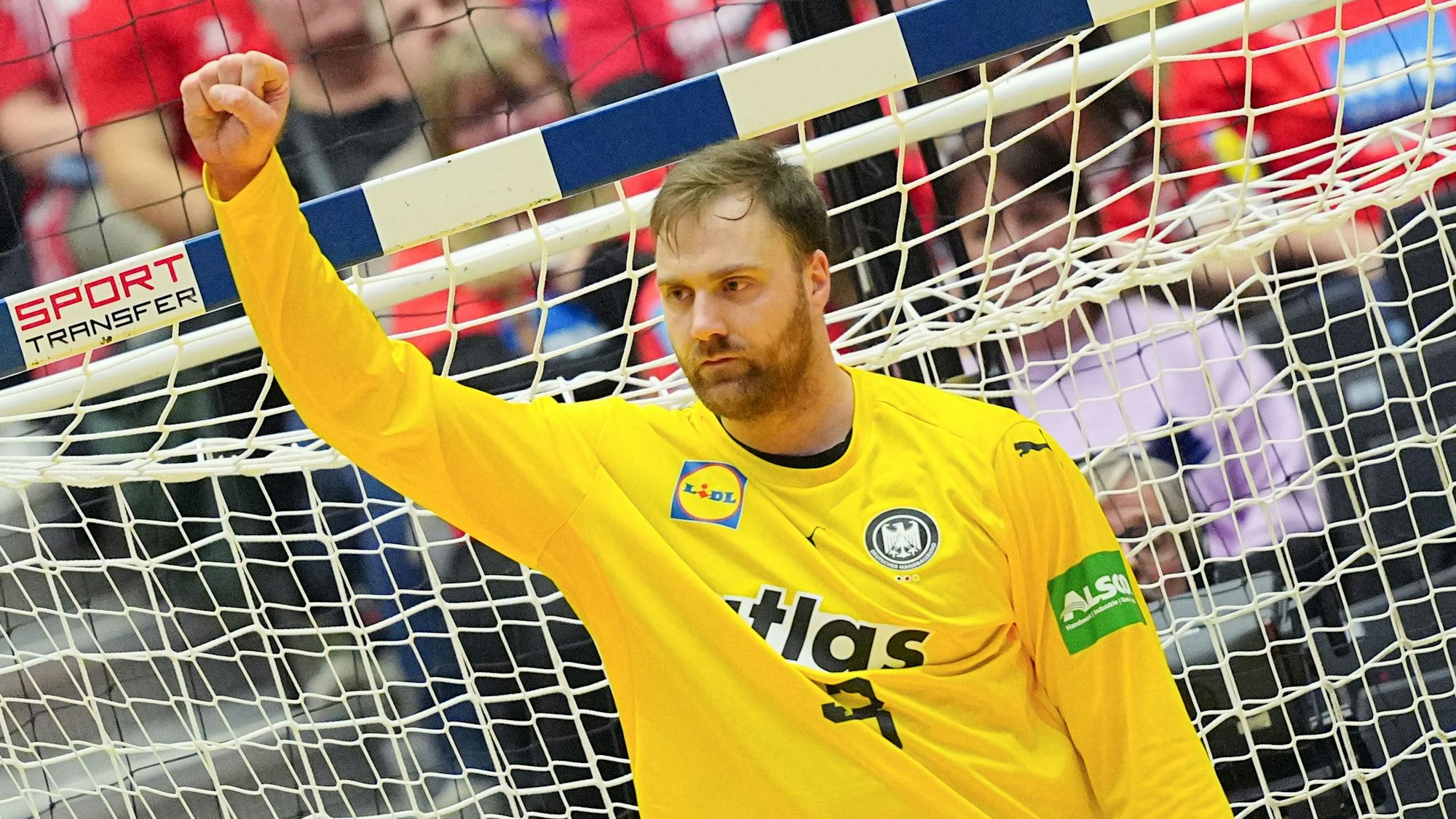 Deutschlands Torhüter Andreas Wolff jubelt.