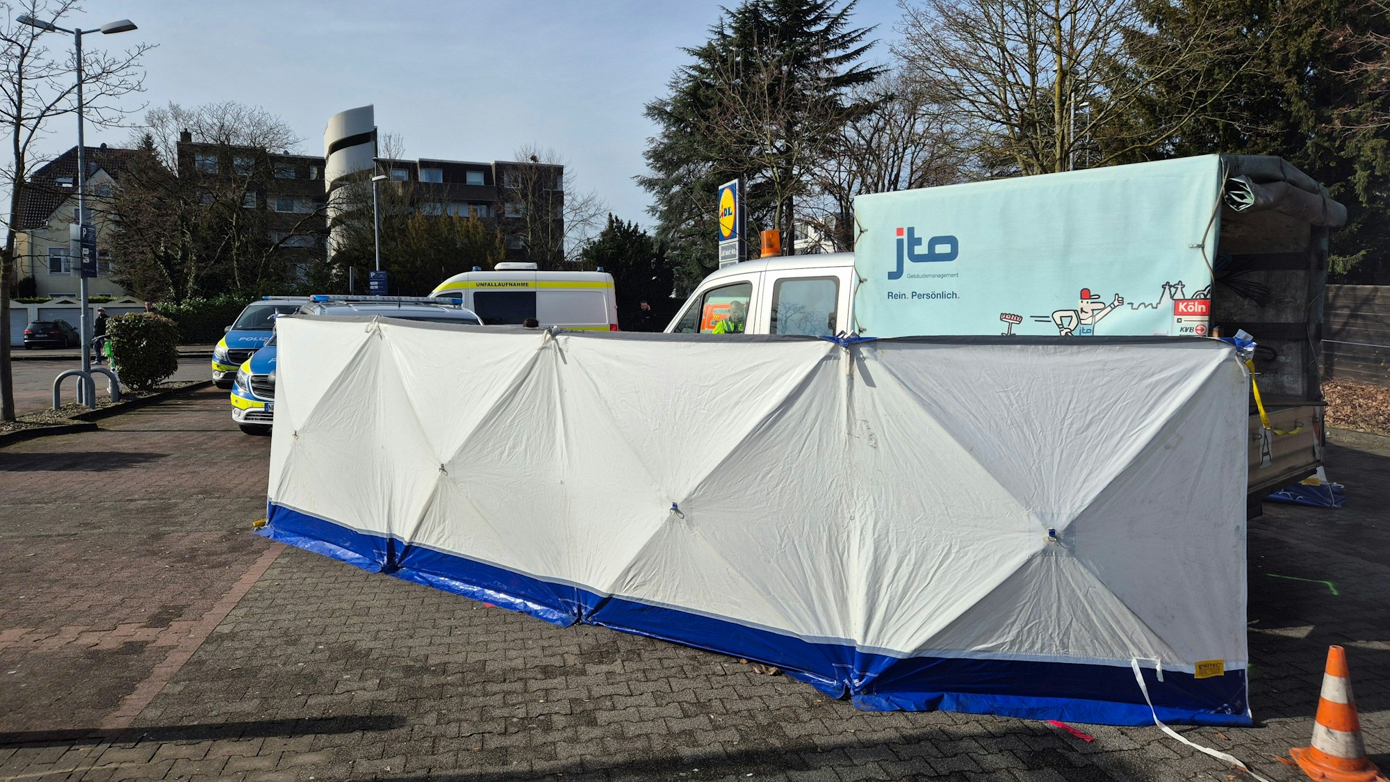 Auf diesem Parkplatz ereignete sich der tödliche Unfall.