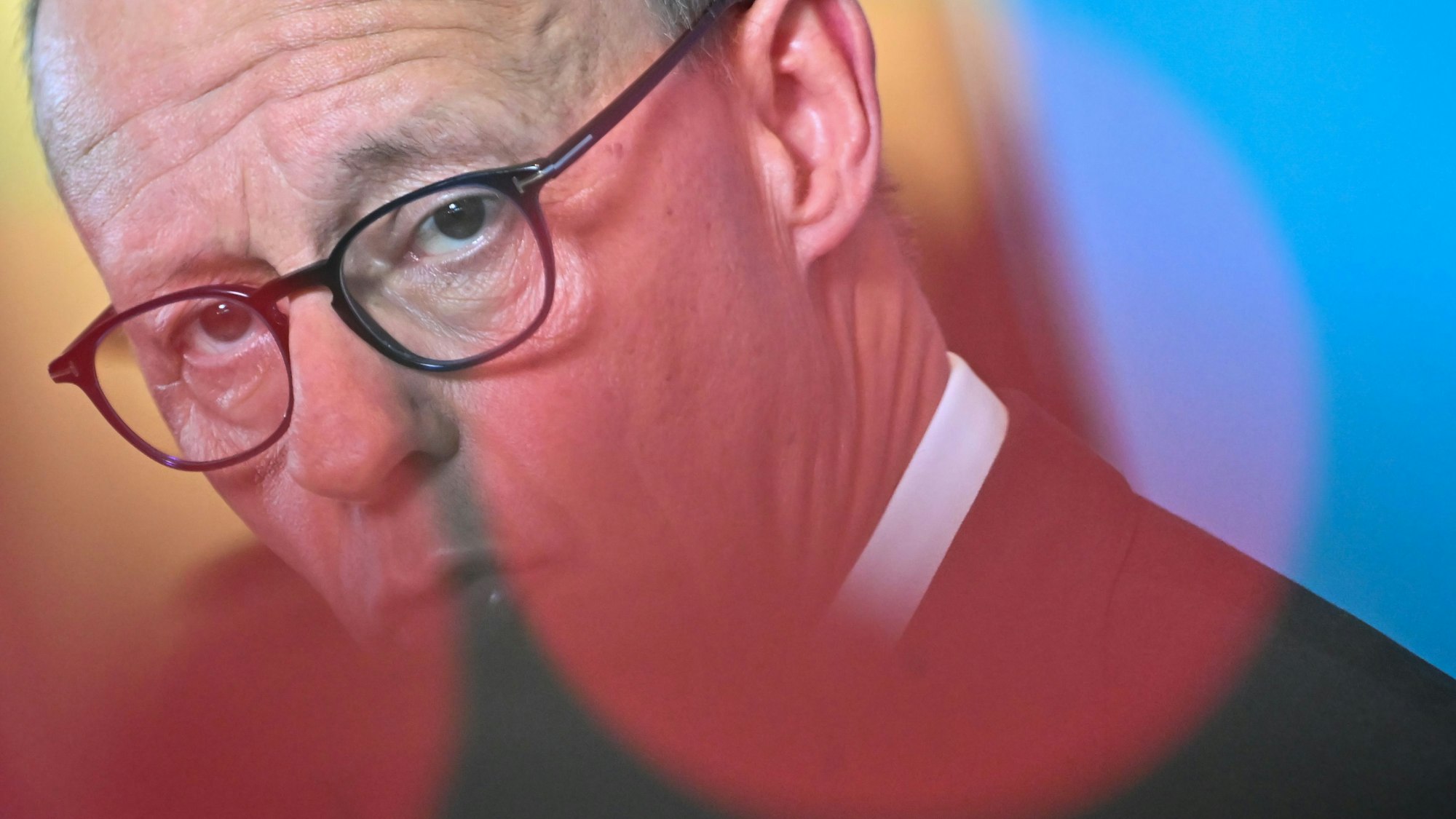 Friedrich Merz nimmt Organisationen ins Visier, die im Vorfeld der Bundestagswahl gegen ihn und seine Migrationsabstimmung mit der AfD demonstriert hatten.