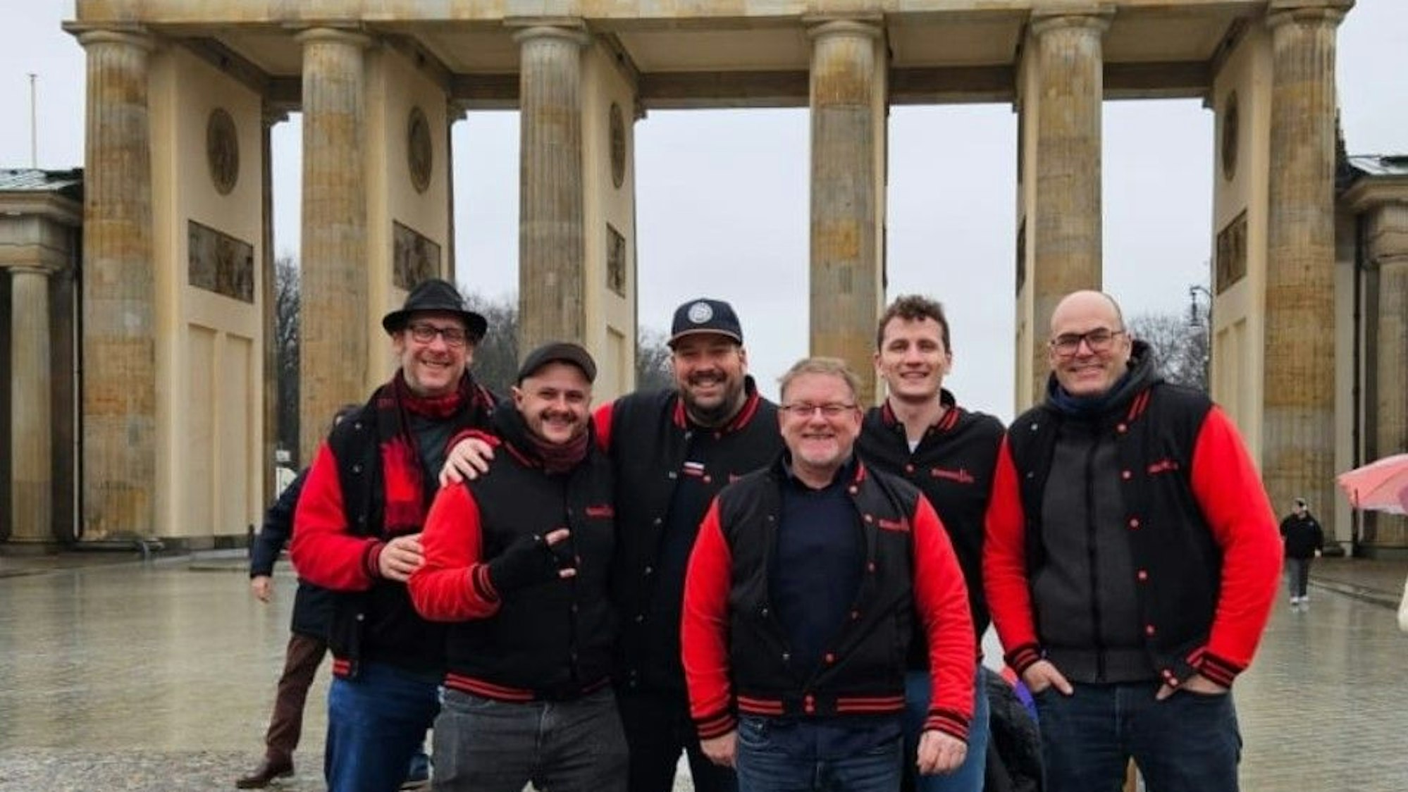 Die Flittarder Band Karnevallica vor dem Brandenburger Tor