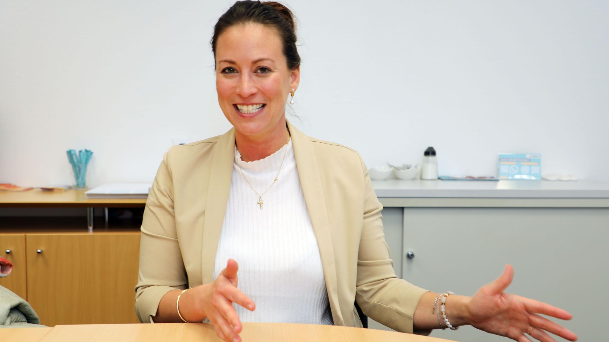 Caroline Bosbach MdB (CDU) beim Interview im CDU-Center, Kreisgeschäftsstelle, am Montag (24.2.), nachdem sie das rheinisch-bergische Direktmandat bei der Bundestagswahl geholt hat.