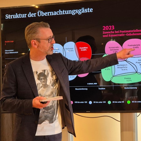 Jürgen Amann, Geschäftsführer von Kölntourismus, bei der Vorstellung der Jahresbilanz 2024.