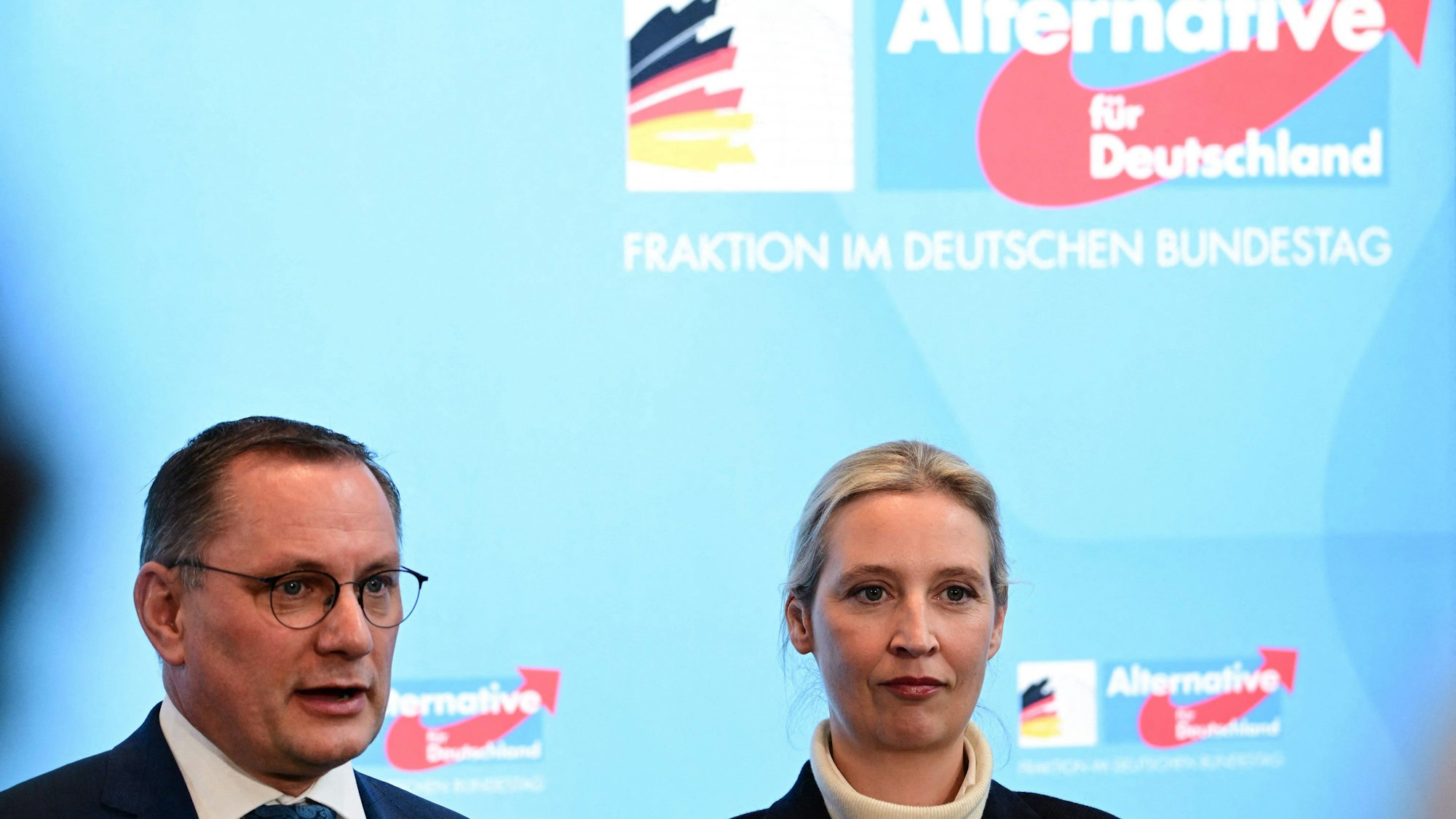 Das Foto zeigt Alice Weidel (rechts) und Tino Chrupalla (links), die beiden Vorsitzenden der Partei Alternative für Deutschland.