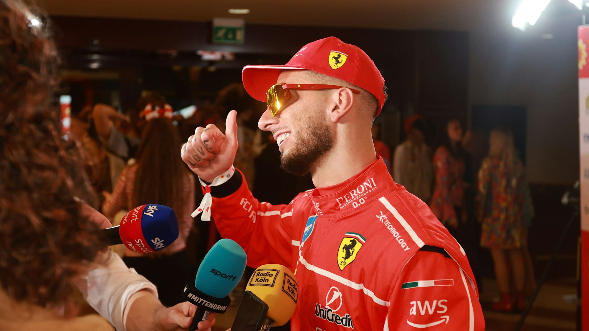 Linksverteidiger Leart Pacarada verkleidete sich als Formel 1-Pilot.