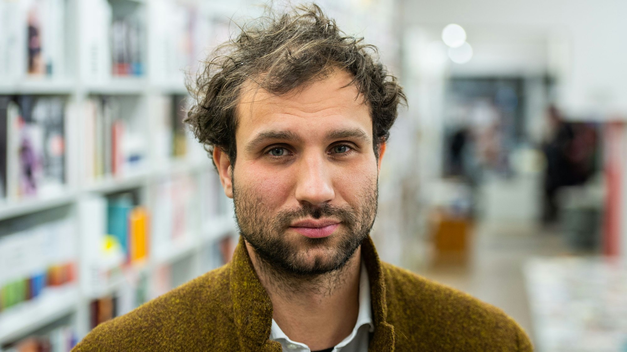 Der Autor Takis Würger.