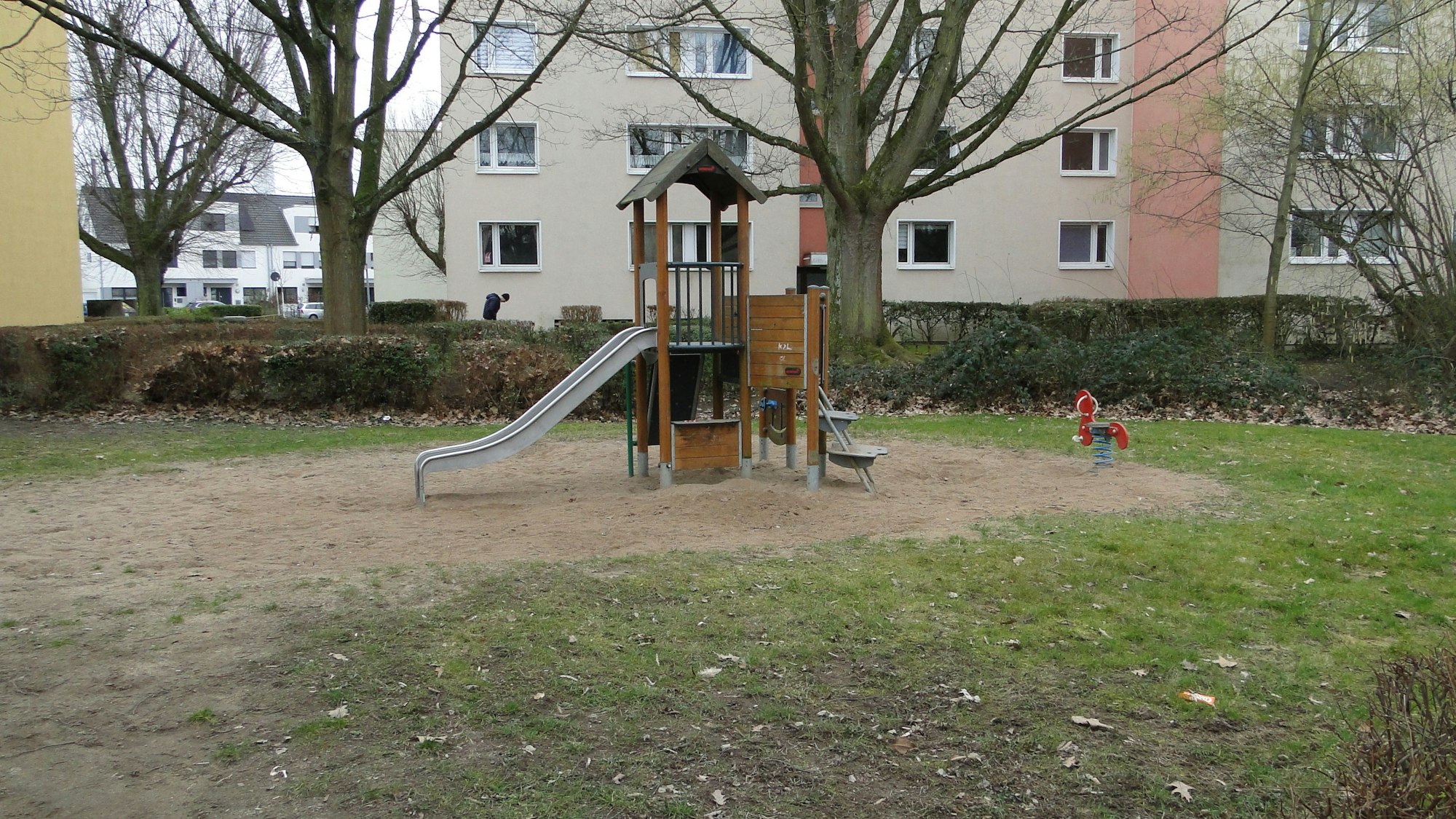 Der Spielplatz in Auf dem alten Weerth ist eher übersichtlich geraten.