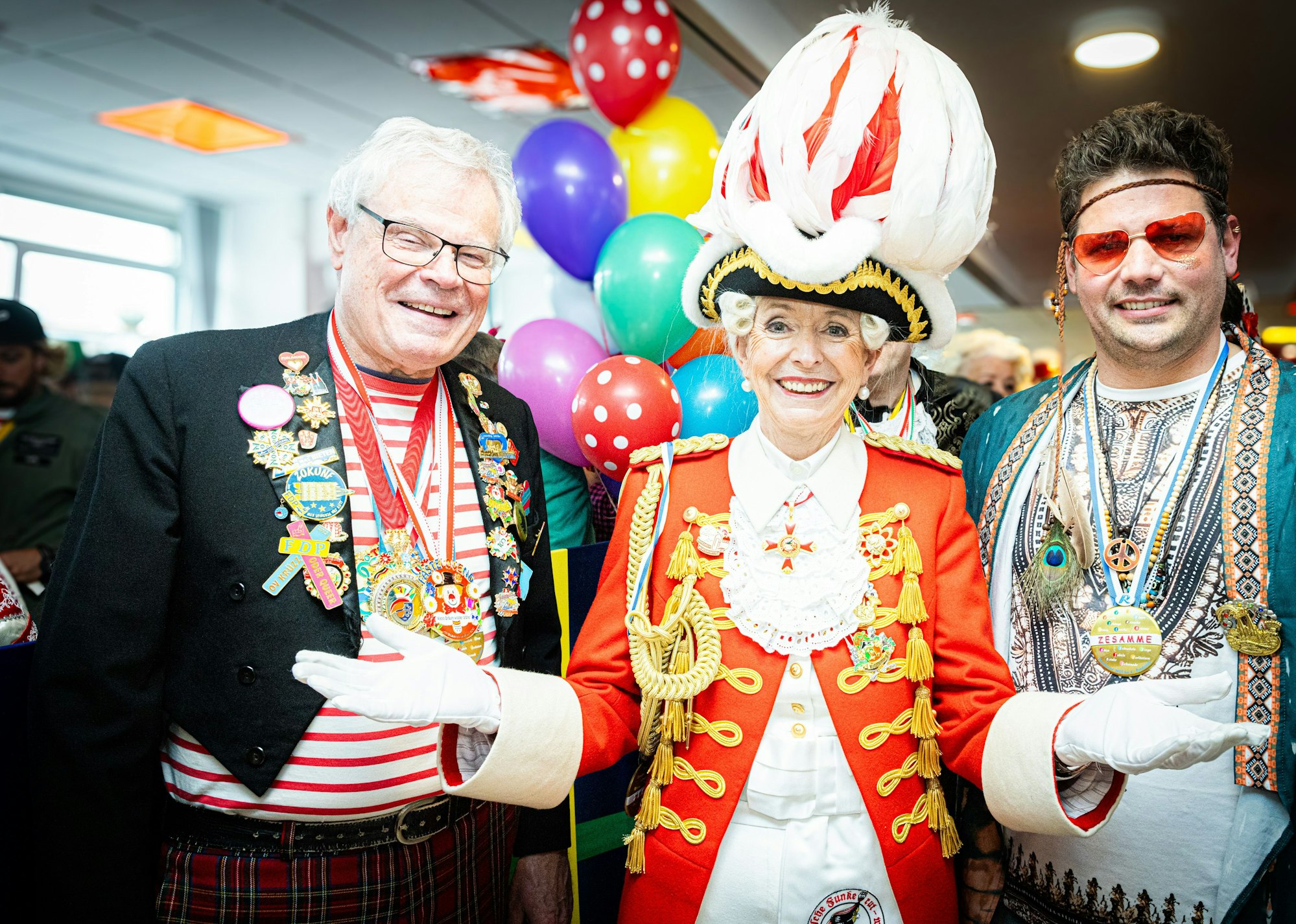 OB Henriette Reker mit Rundschau-Herausgeber Helmut Heinen und Geschäftsführer Johannes Heinen.