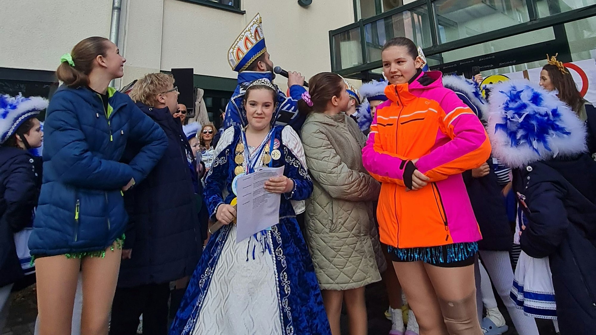 die Gemeindeverwaltung Neunkirchen-Seelscheid musste den Jecken um Kinderprinzessin Johanna I. das Rathaus übergeben