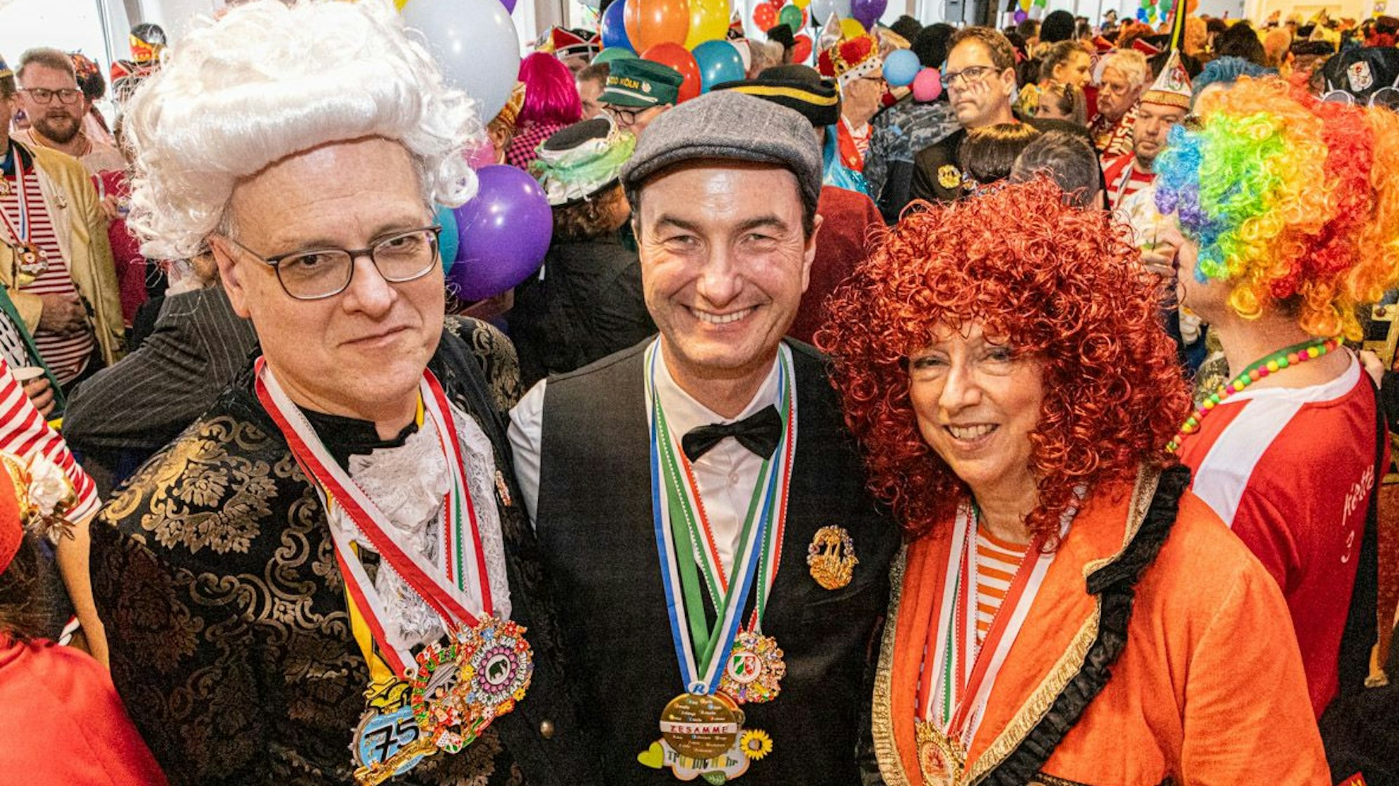 Regierungspräsident Thomas Wilk (M) feierte mit Chefredakteurin Cordula von Wysocki und Chefredakteur Raimund Neuß.