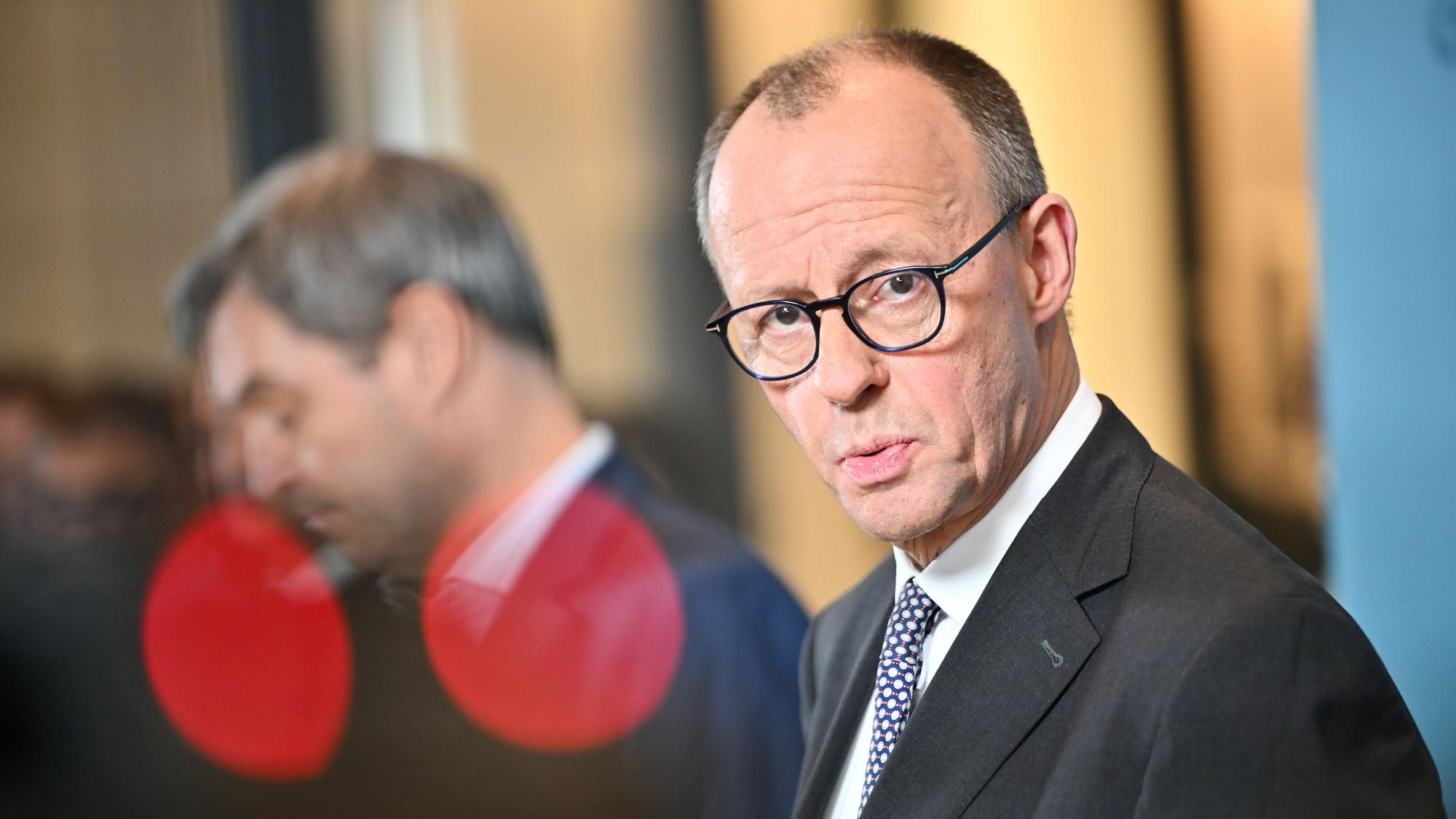 CDU-Chef Friedrich Merz. Die Witwe von Walter Lübcke hat die jüngsten Aussagen des Kanzlerkandidaten scharf kritisiert. (Archivbild)