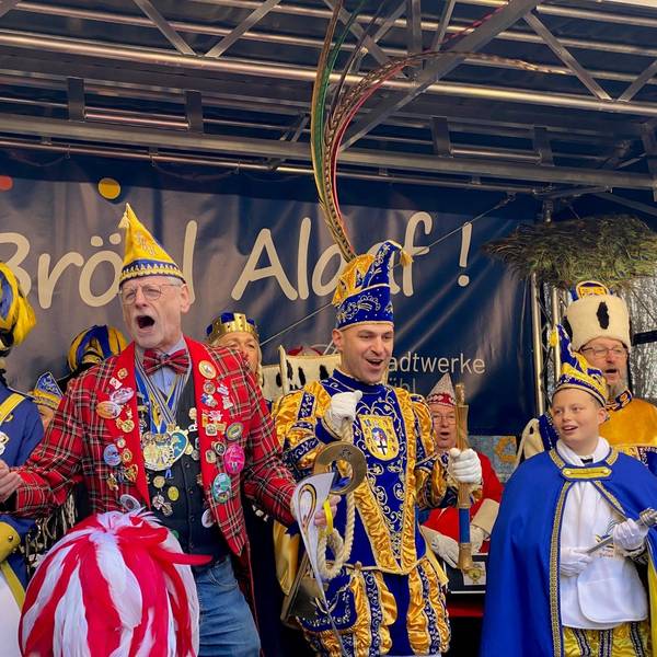 Zu sehen sind Bürgermeister Dieter Freytag und Prinz Benni I. (Benjamin Kamarakis).