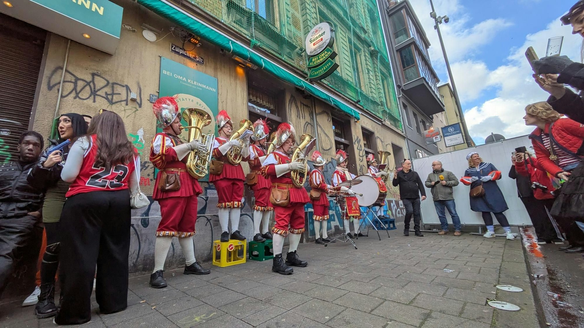 Auf der Zülpicher Straße wird Musik gemacht