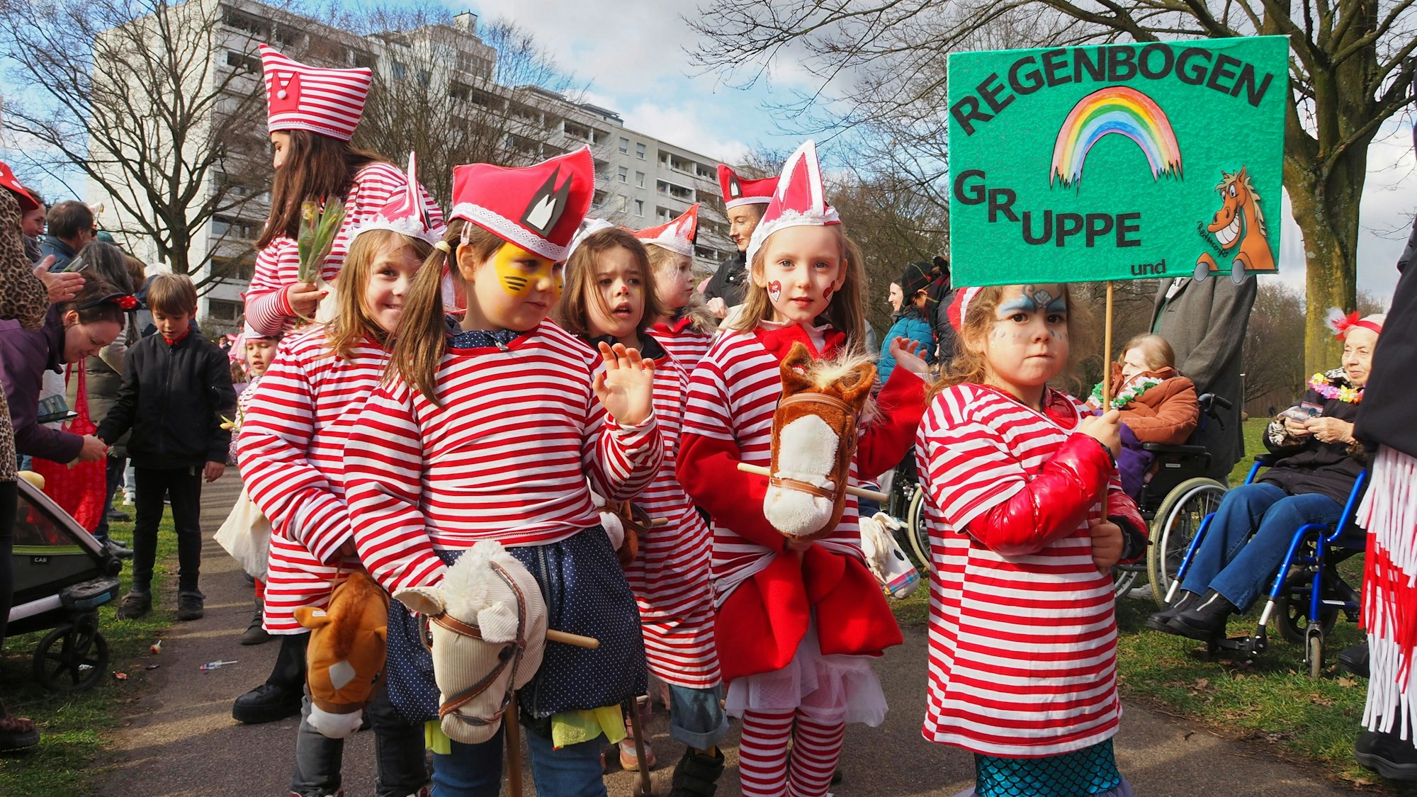 Auch ein eigenes Reitercorps haben die Kita-Kinder dabei.