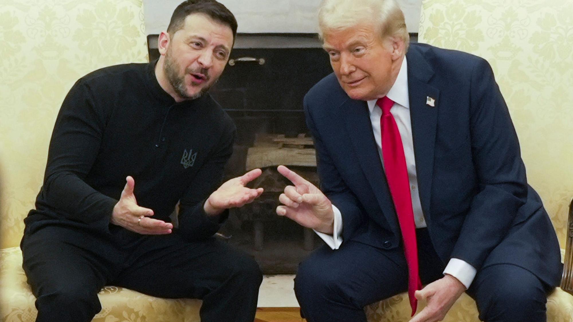 28.02.2025, USA, Washington: US-Präsident Donald Trump (r) trifft den ukrainischen Präsidenten Wolodymyr Selenskyj im Oval Office des Weißen Hauses. Foto: Mystyslav Chernov/AP/dpa +++ dpa-Bildfunk +++