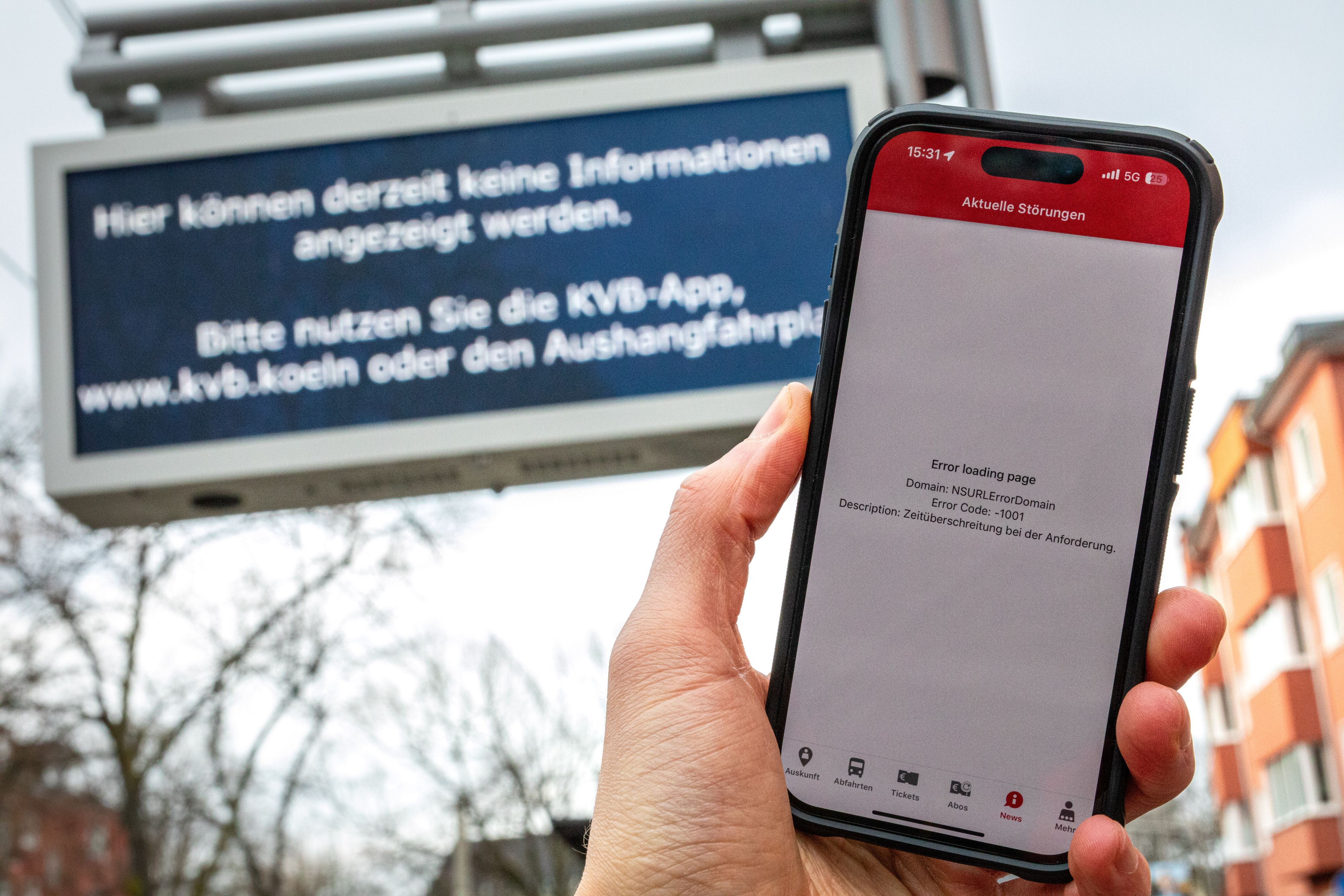 Eine Fehlermeldung in der App der Kölner Verkehrsbetriebe (KVB) auf dem Display eines Smartphones.