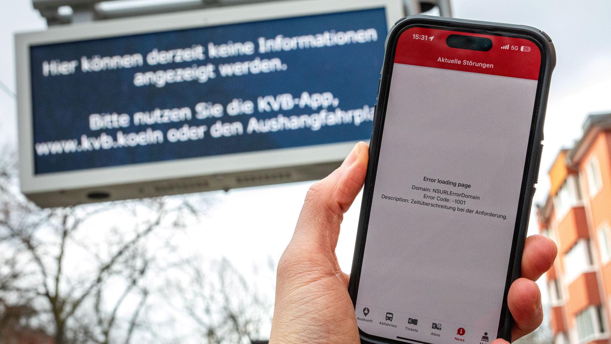 Eine Fehlermeldung in der App der Kölner Verkehrsbetriebe (KVB) auf dem Display eines Smartphones.