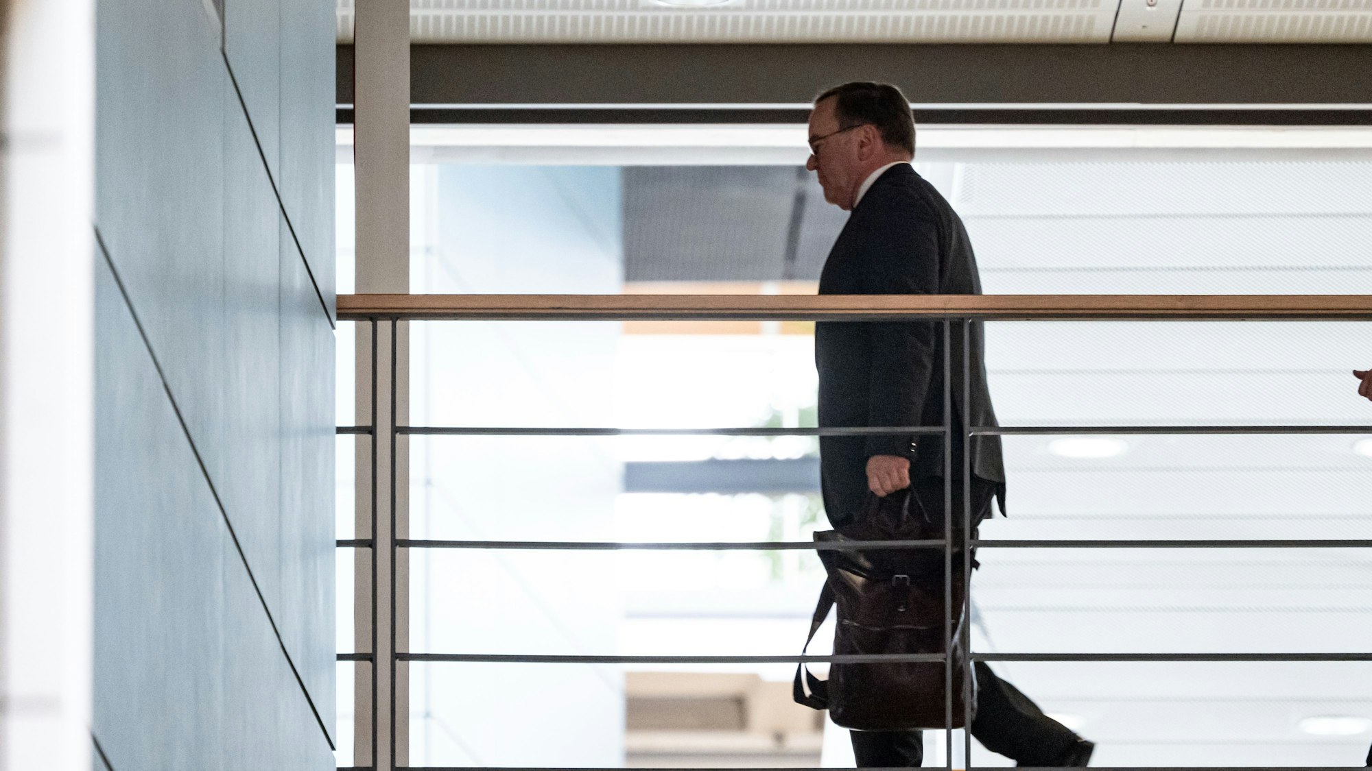 Berlin: Boris Pistorius (SPD) Verteidigungsminister, kommt zu Sondierungsgesprächen für eine schwarz-rote Bundesregierung. Wird er der neue Vizekanzler?