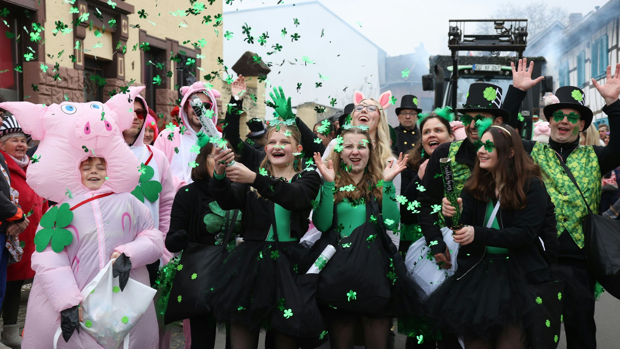 Diese Glücksbringer tanzten den Räuber-Hit „Oben Unten“.