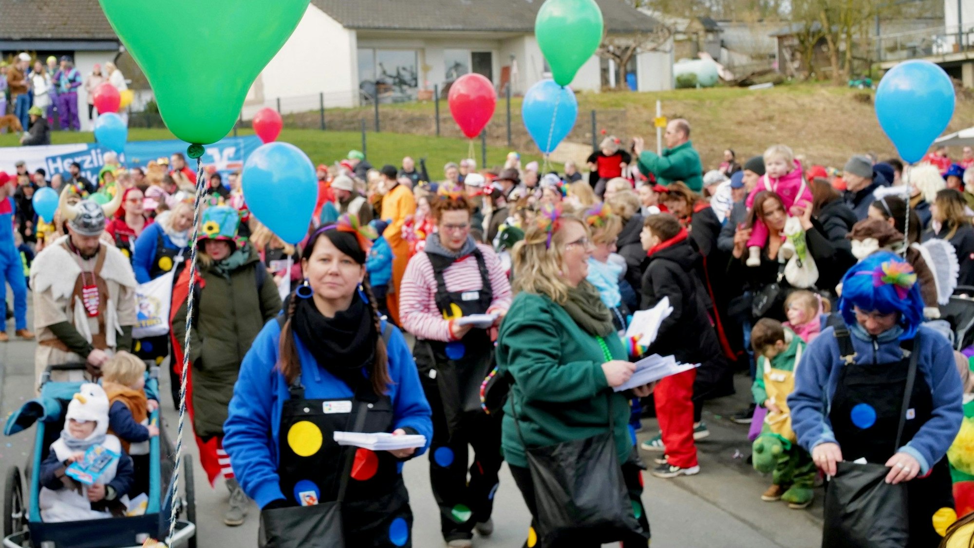 Der Kindergarten Pohlhausen mit seinen vielen verkleideten Pänz stellte die größte Gruppe im Zug.