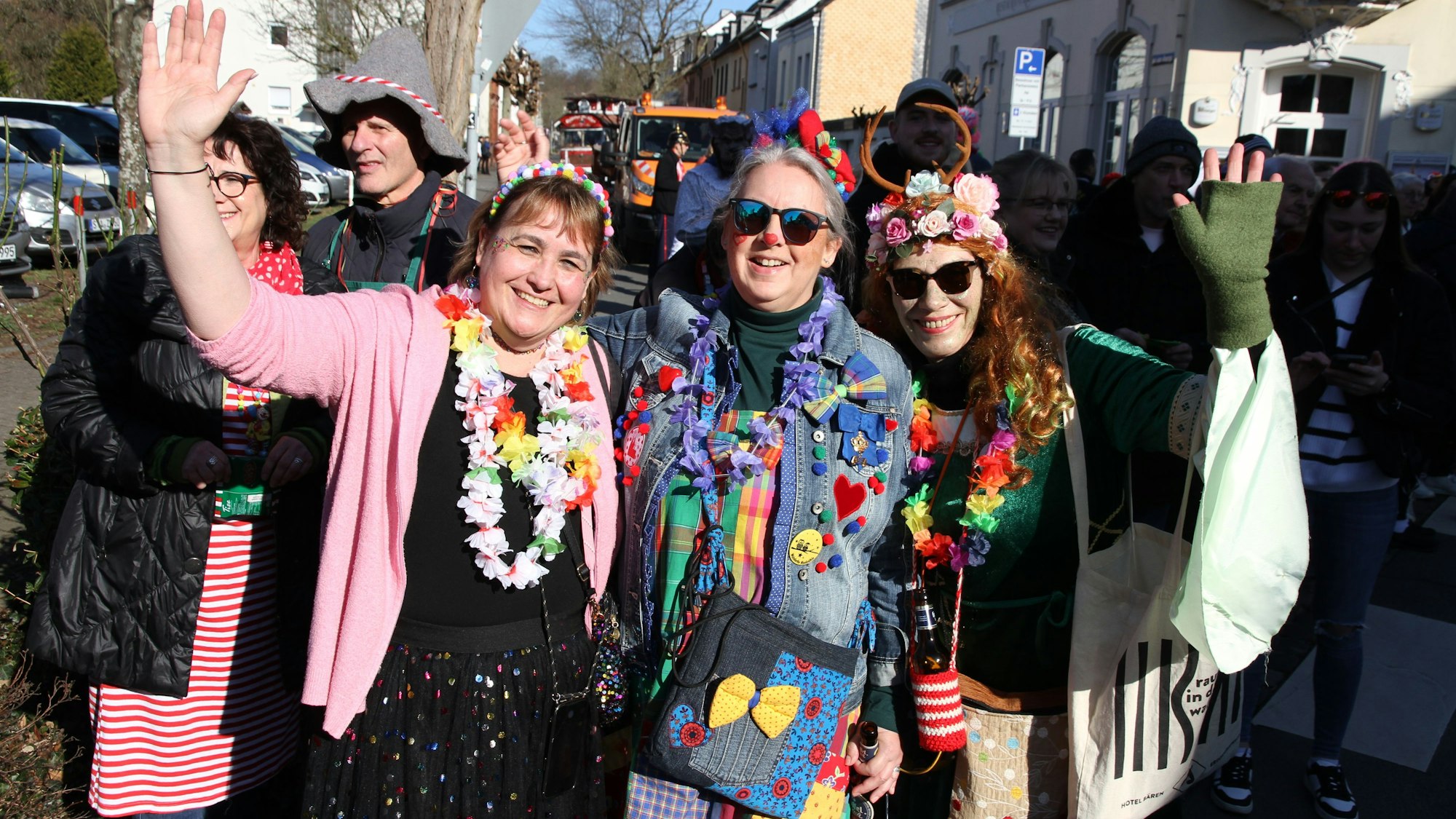 Viel Spaß hatten auch diese Besucherinnen am Karnevalssonntag in Siegburg-Wolsdorf.