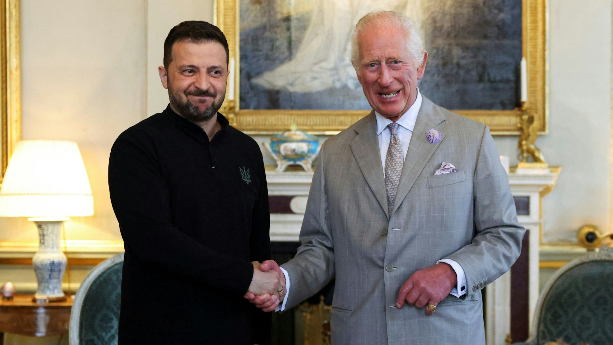 König Charles III. (r) empfängt Präsident Wolodymyr Selenskyj im Juli 2024 in Oxford.