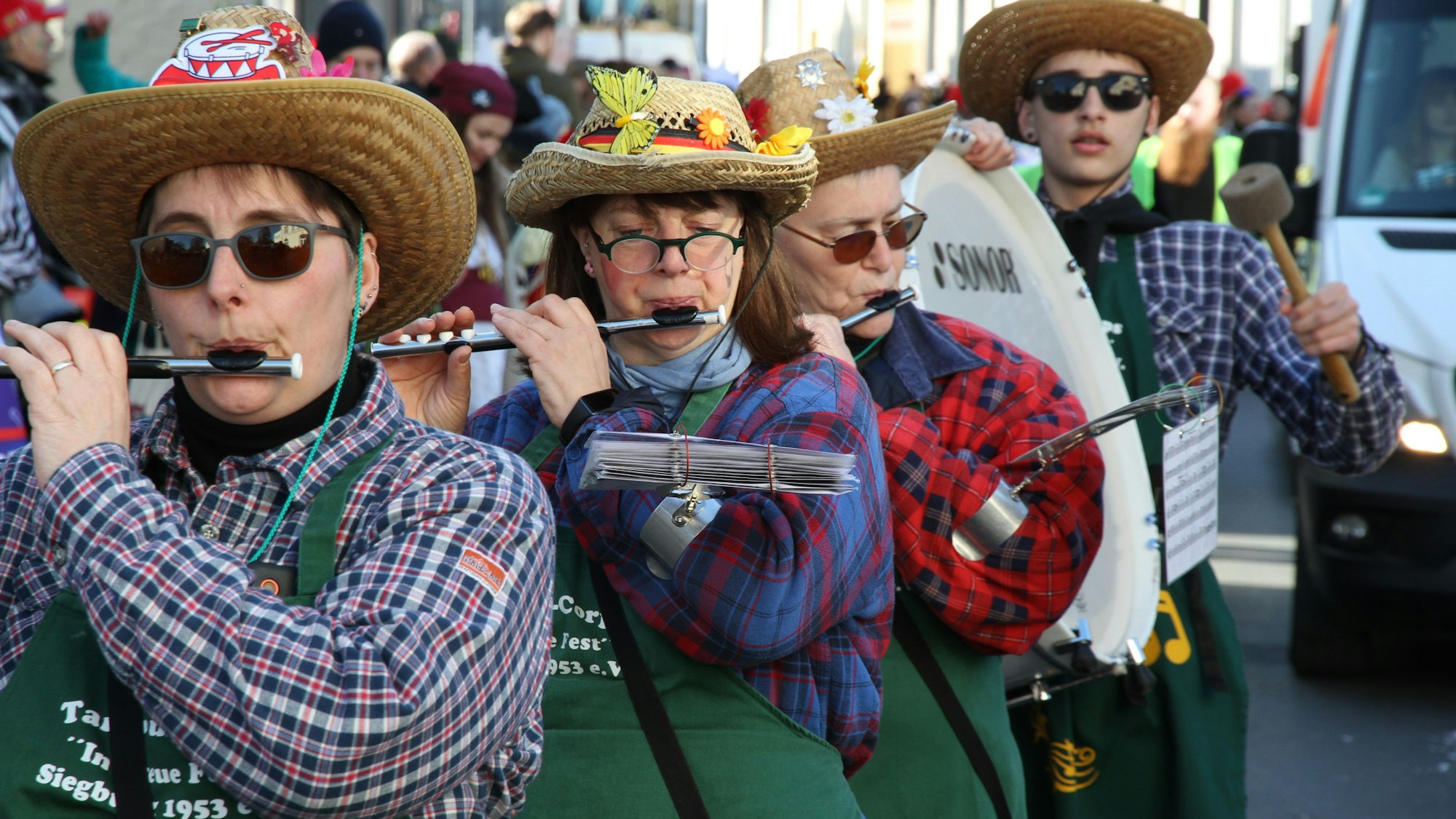 Wenn et Trömmelche jeit, dann fehlen im Zug in Wolsdorf auch die Querflöten nicht.