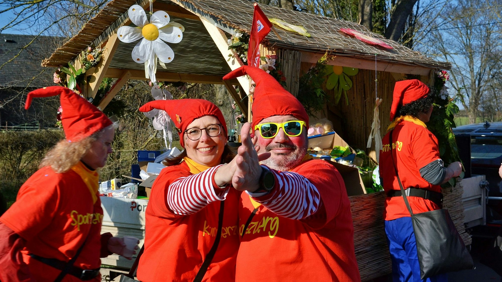 In Mülheim-Wichterich tanzen die Jecke durch den Zoch.