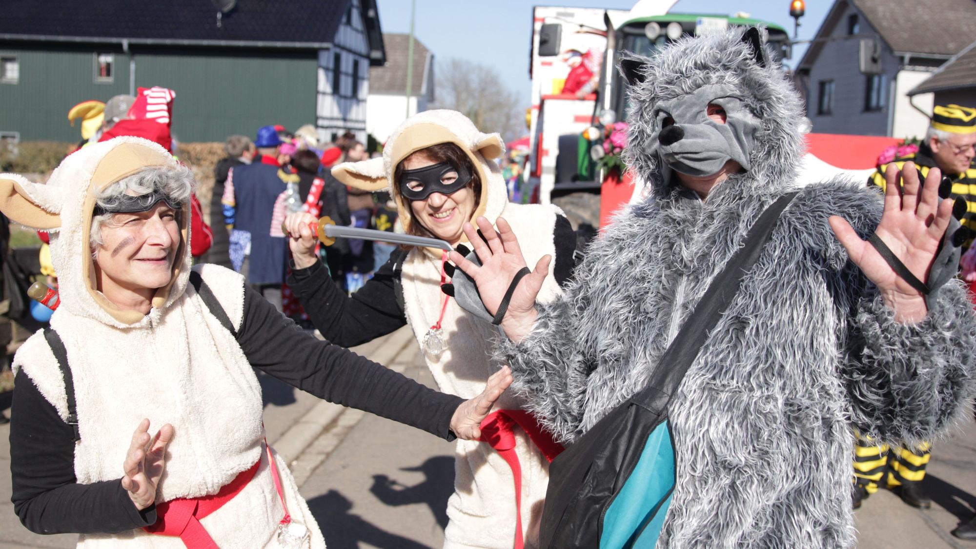 Die Freundesgruppe um Kurt May feiert die Rückkehr des Wolfs.