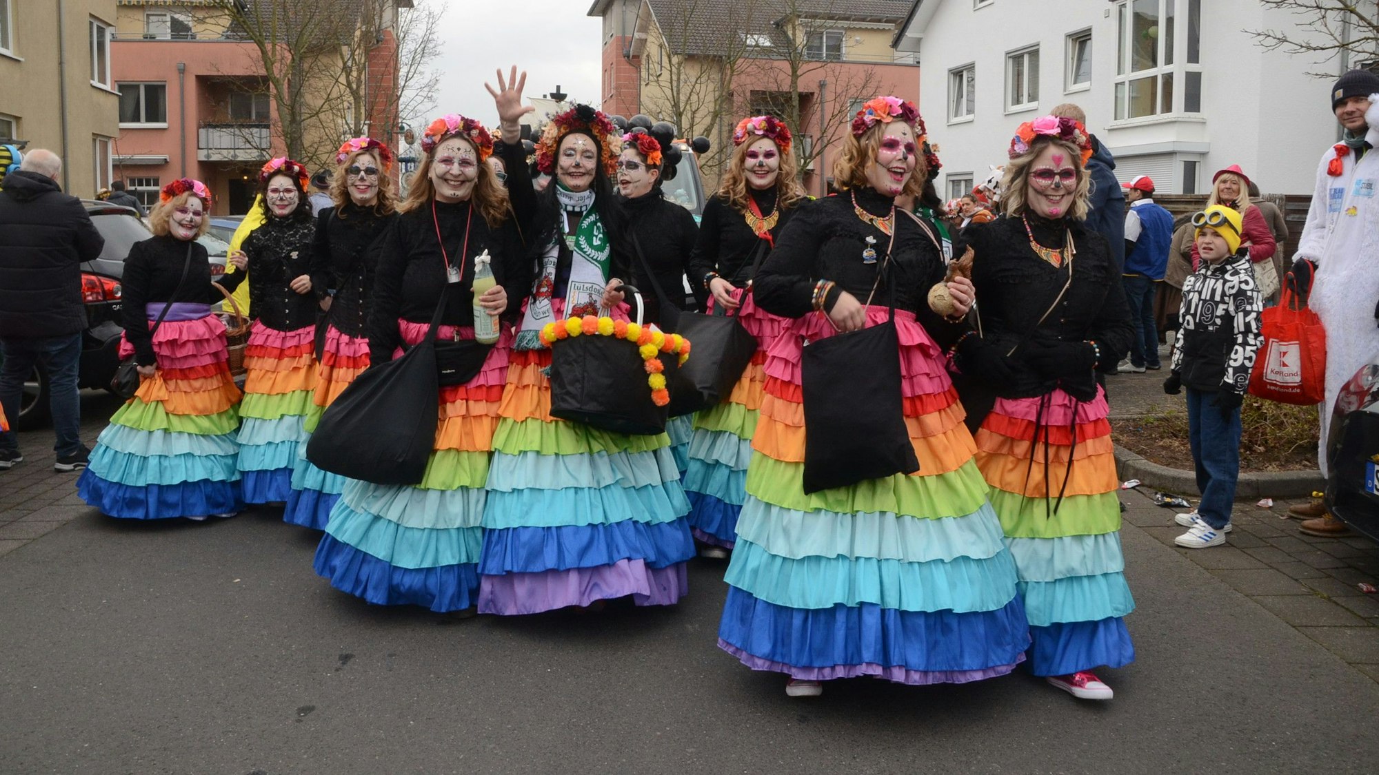 Karnevlaszug in Niederkassel-Lülsdorf
Quicklebendig: "Die Mädels" feierten den Dia de los muertos