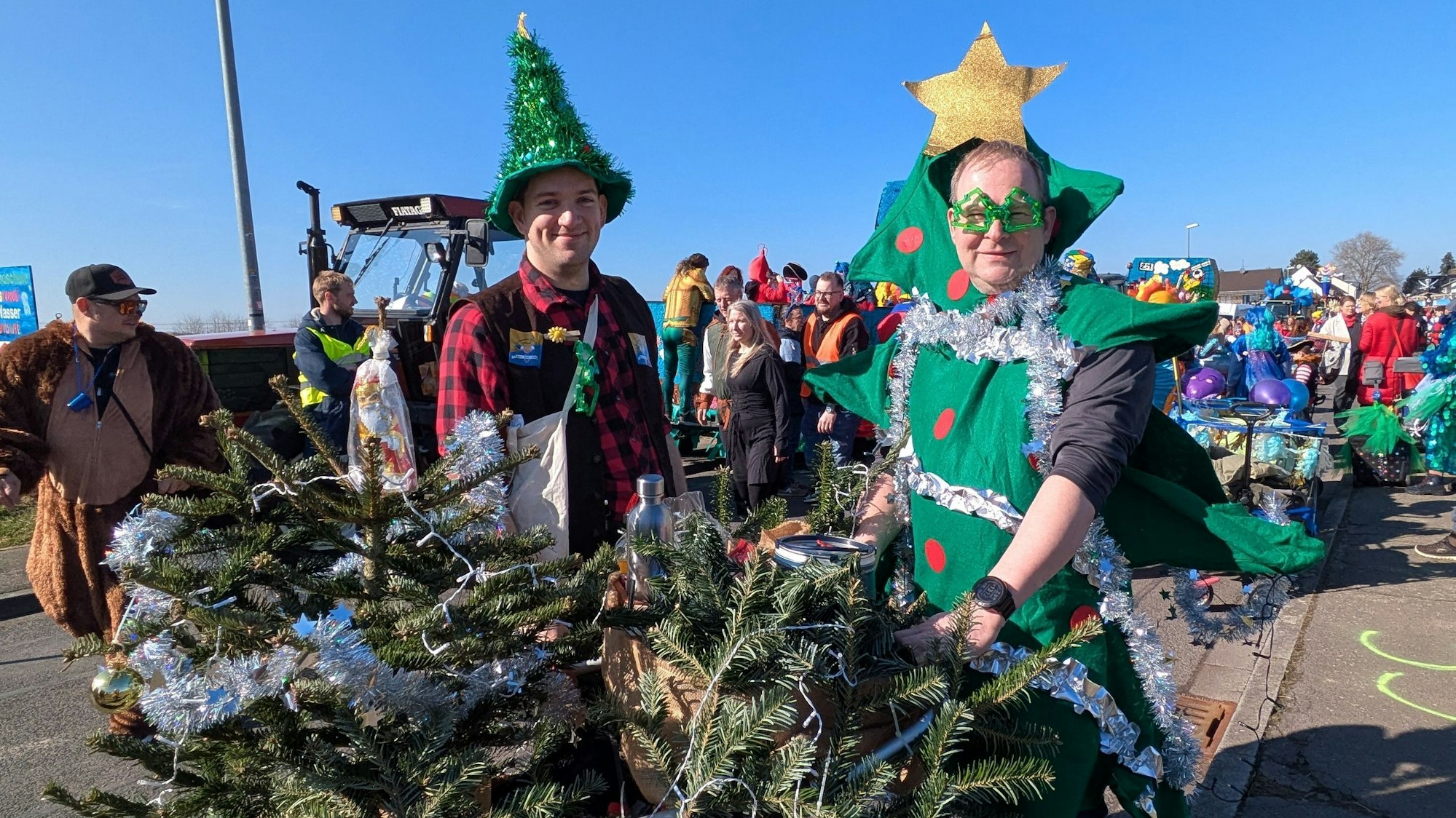 Karnevalszug in Hersel-Uedorf: die Familie Orth mit Freunden.