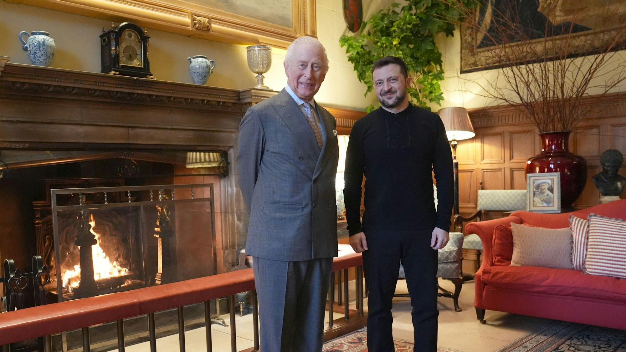 König Charles III. von Großbritannien empfängt den ukrainischen Präsidenten Wolodymyr Selenskyj auf dem Landsitz Sandringham in Norfolk.