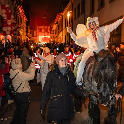 Hoch zu Ross ritt mit Elena I. (Weber) zum zweiten Mal eine Frau als Obergeist dem Zug voran.