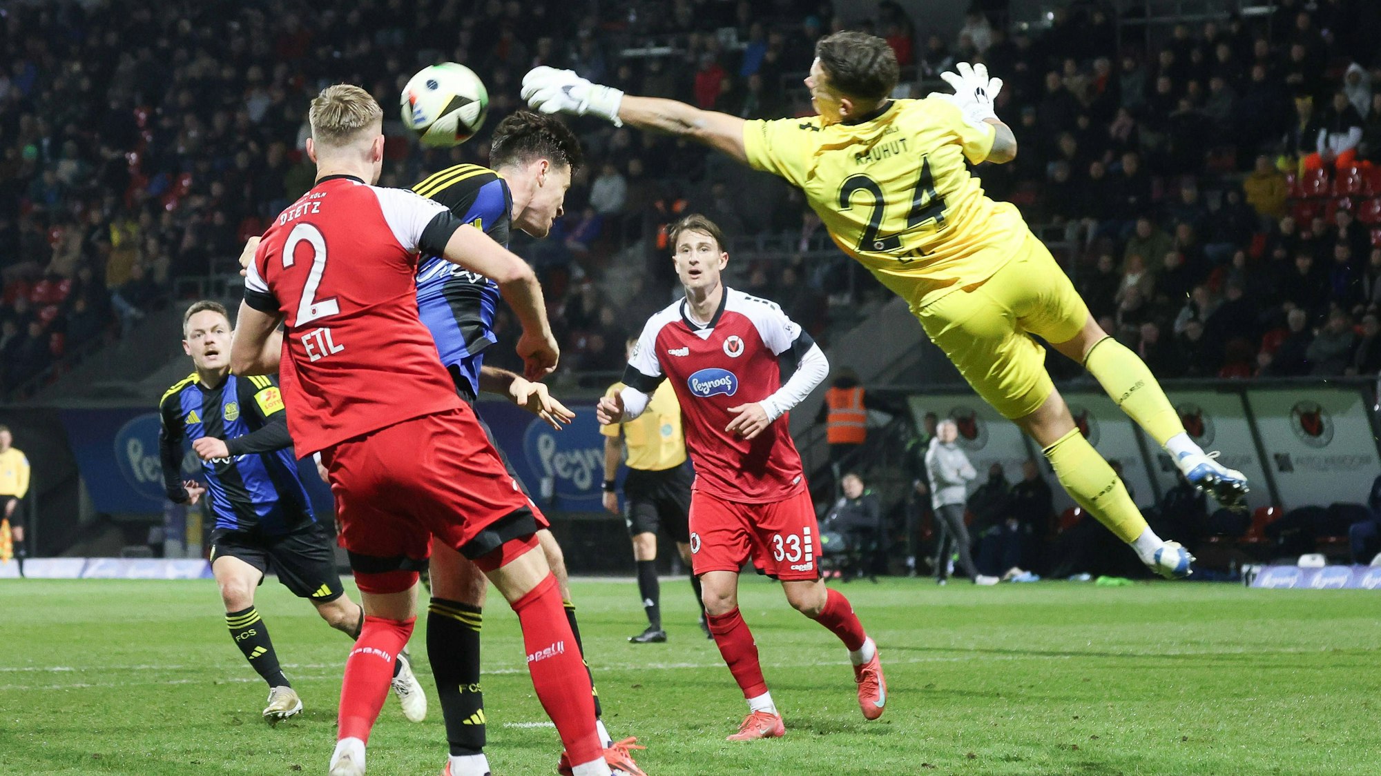 Koelns Torwart Kevin Rauhut in Aktion, GER, Viktoria Koeln vs. 1. FC Saarbruecken, 3. Liga, 26. Spieltag, Saison 2024/2025, 28.02.2025, DFL REGULATIONS PROHIBIT ANY USE OF PHOTOGRAPHS AS IMAGE SEQUENCES AND OR QUASI-VIDEO, GER, Viktoria Koeln vs. 1. FC Saarbruecken, 3. Fussball-Bundesliga, 26. Spieltag, Saison 2024/2025, 28.02.2025, Koeln *** Cologne goalkeeper Kevin Rauhut in action, GER, Viktoria Koeln vs 1 FC Saarbruecken, 3 Liga, Matchday 26, Season 2024 2025, 28 02 2025, DFL REGULATES PROHIBIT ANY USE OF PHOTOGRAPHS AS IMAGE SEQUENCES AND OR QUASI VIDEO, GER, Viktoria Koeln vs 1 FC Saarbruecken, 3 Soccer Bundesliga, Matchday 26, Season 2024 2025, 28 02 2025, Cologne Copyright: xEibner-Pressefoto/JoergxNiebergax EP_JNL
