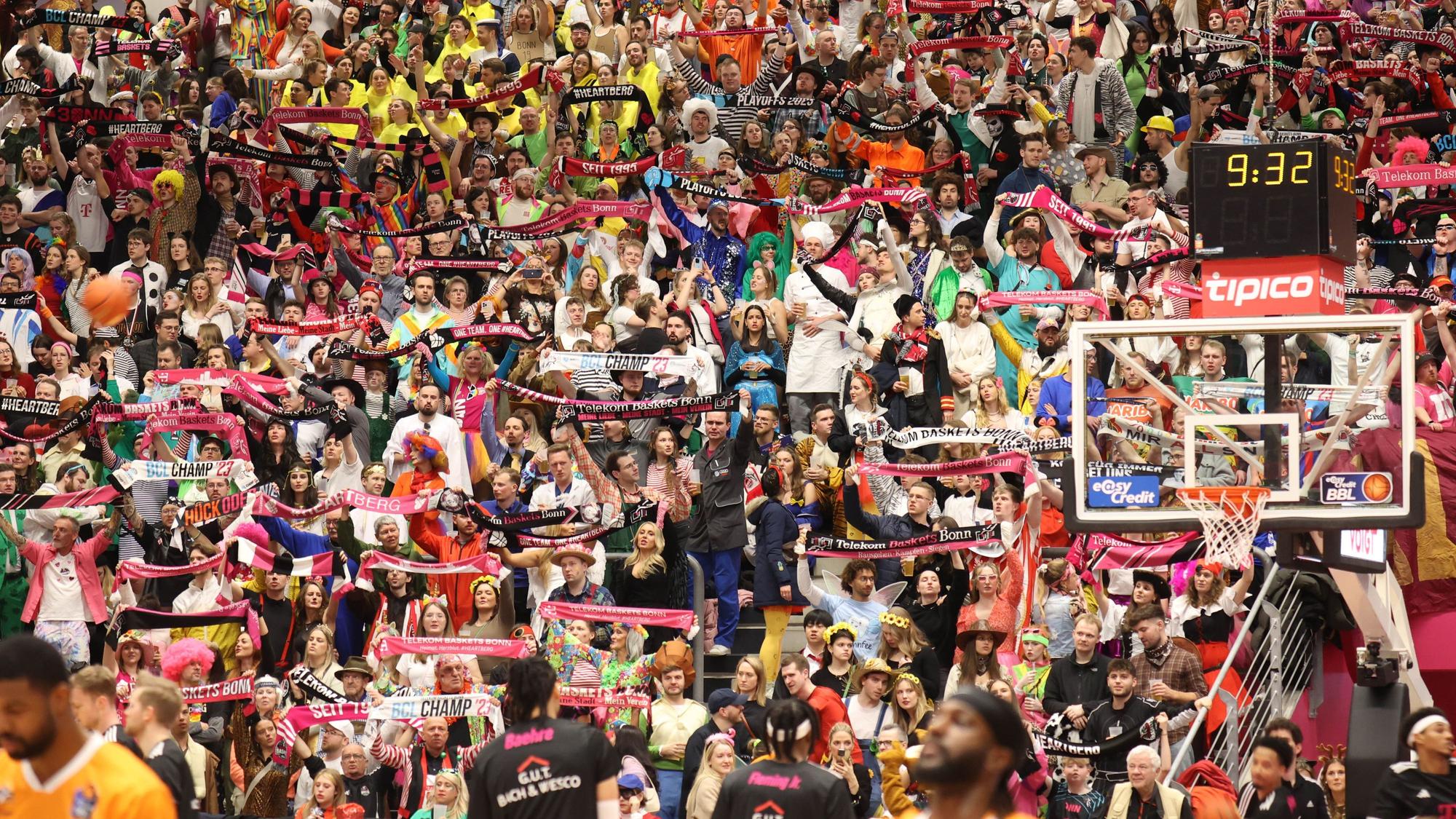 Die Baskets-Fans zelebrierten das Karnevalsspiel auch in diesem Jahr.