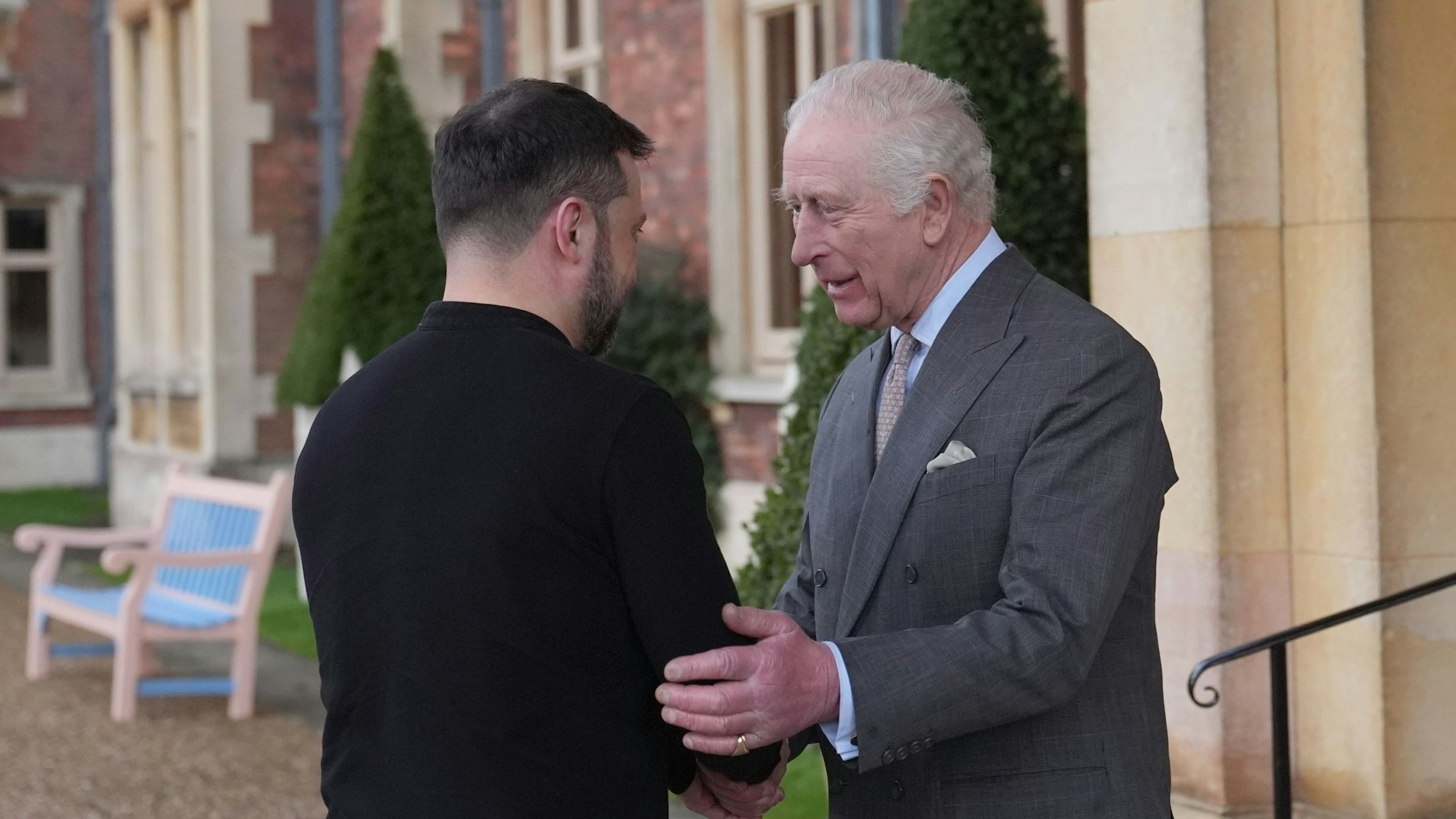 König Charles III. von Großbritannien empfängt den ukrainischen Präsidenten Wolodymyr Selenskyj auf dem Landsitz Sandringham in Norfolk.