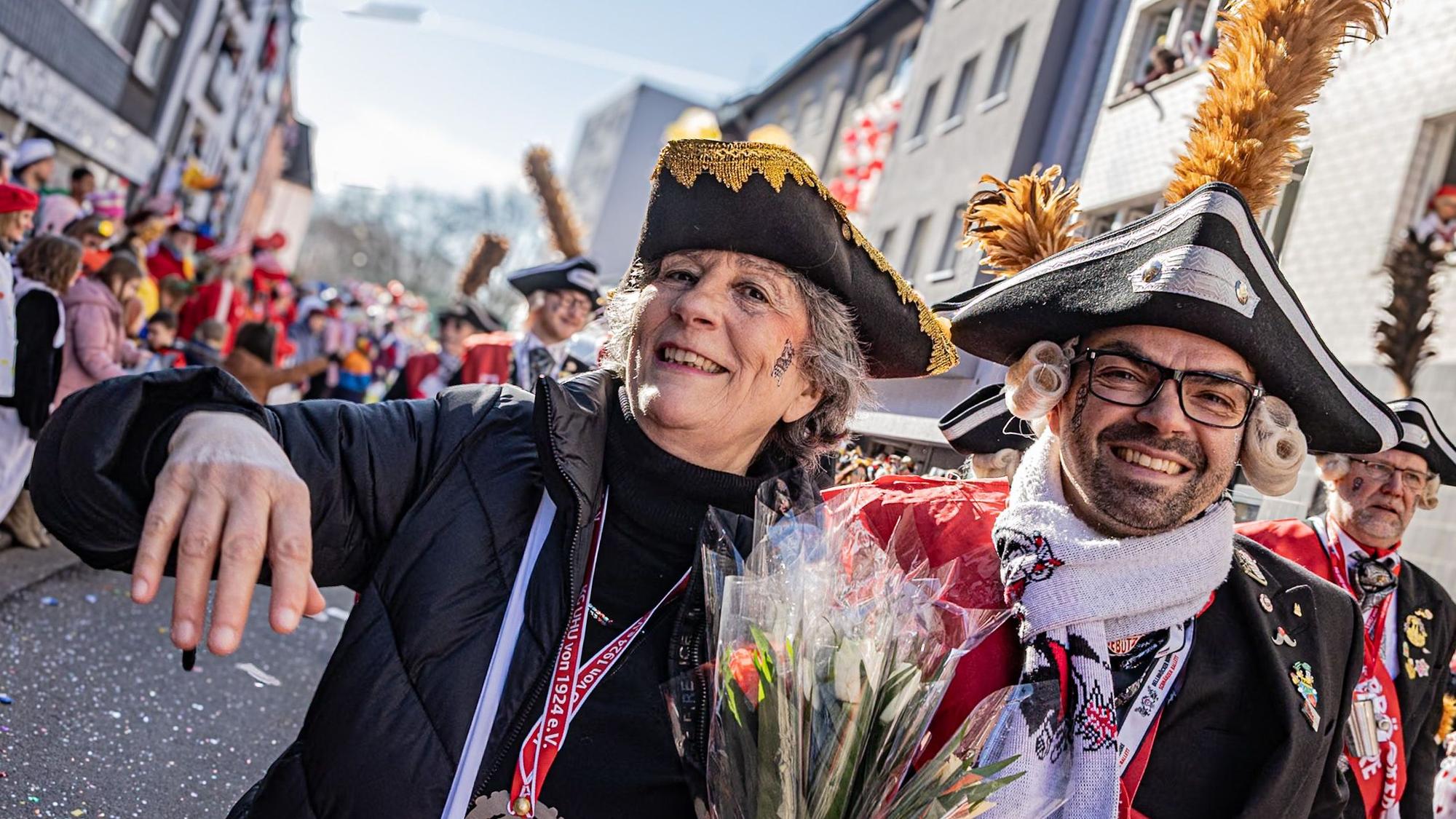 Premiere für Diana Hass beim Rosenmontagszug mit dem Dellbröcker Boore Schnäuzer Ballett.