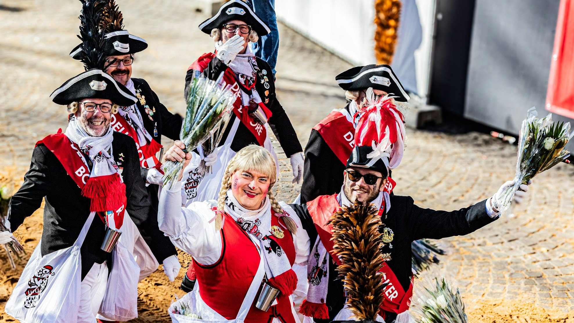 Eine Augenweide: die Marie und einige der Herren vom Dellbrücker Boore Schnäuzer Ballett.