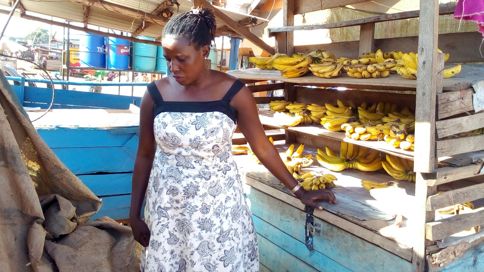 Die Händlerin Molly im ugandischen Kampala ist HIV-positiv. Nach dem Einfrieren der US-Hilfsgelder auch für HIV/Aids-Programme ist die alleinerziehende Mutter voller Angst.