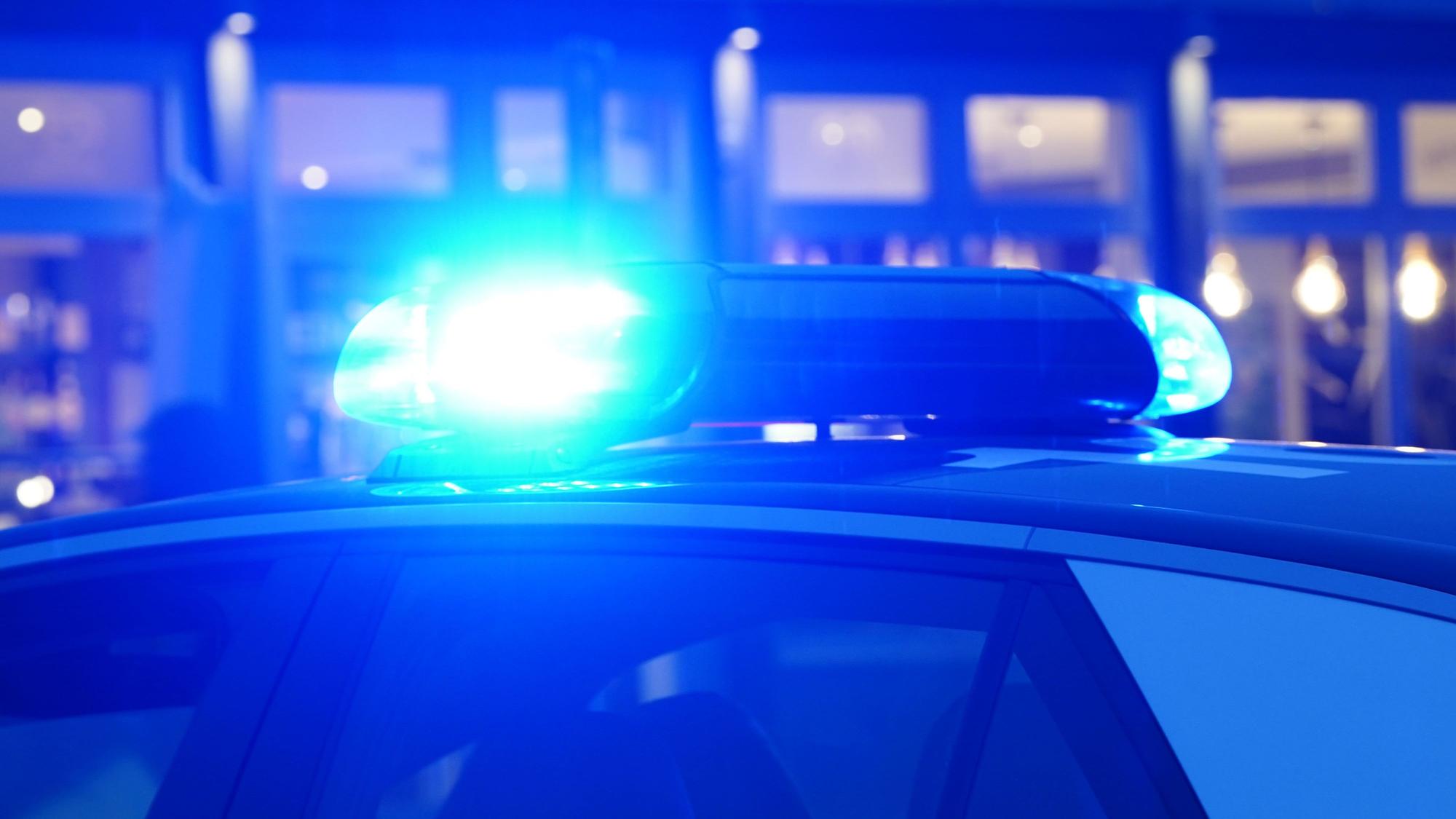 Bei einer Karnevalsfeier in Mönchengladbach ist es zu einer Schlägerei mit 15 bis 20 beteiligten Menschen gekommen. (Symbolbild)